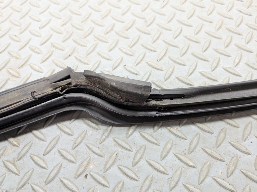 2010 - 2013 OEM MINI COOPER FRONT LEFT SIDE DOOR SEAL WEATHER STRIPPING RUBBER