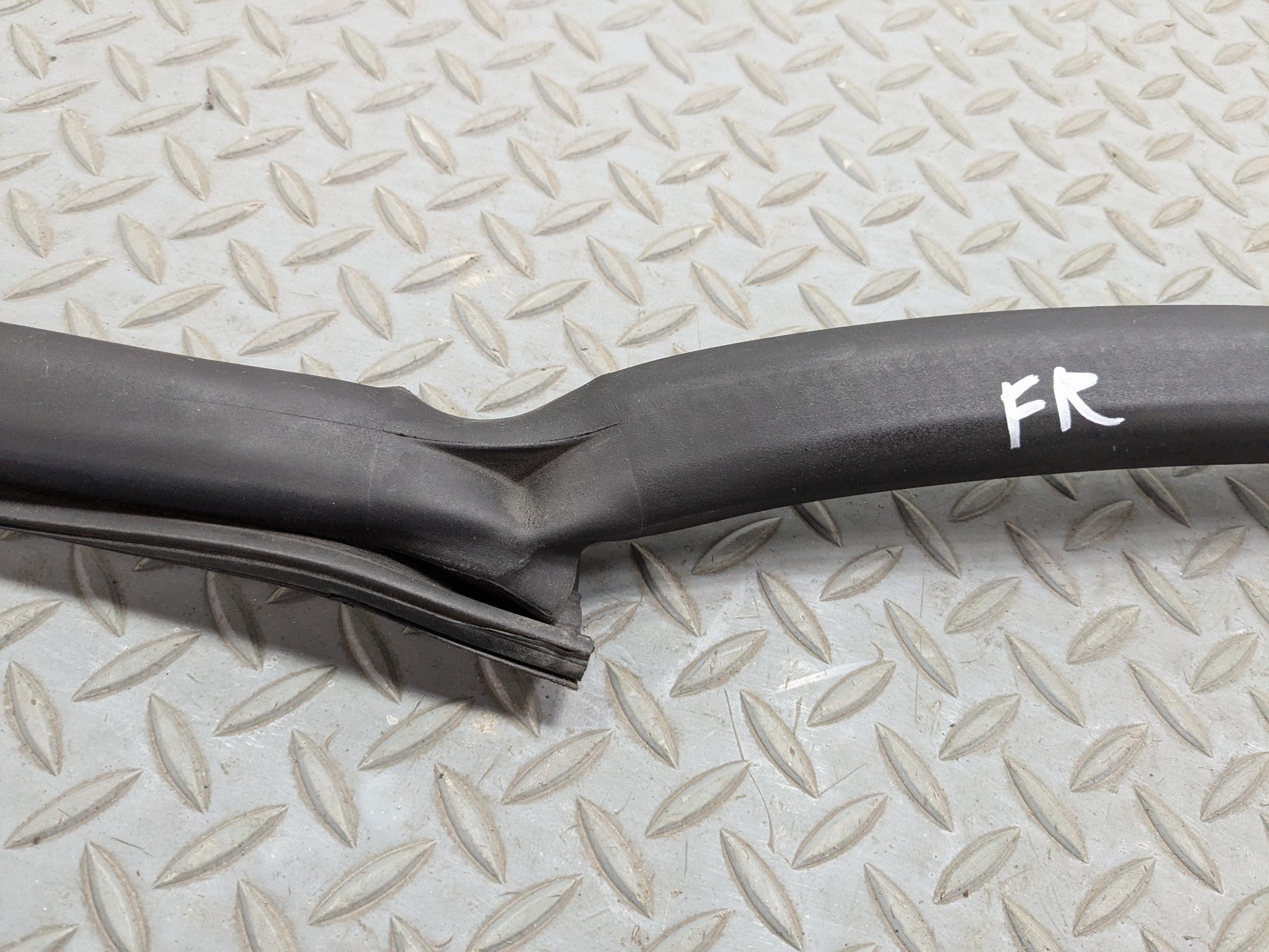 2010 - 2013 OEM MINI COOPER FRONT RIGHT SIDE DOOR SEAL WEATHER STRIPPING RUBBER