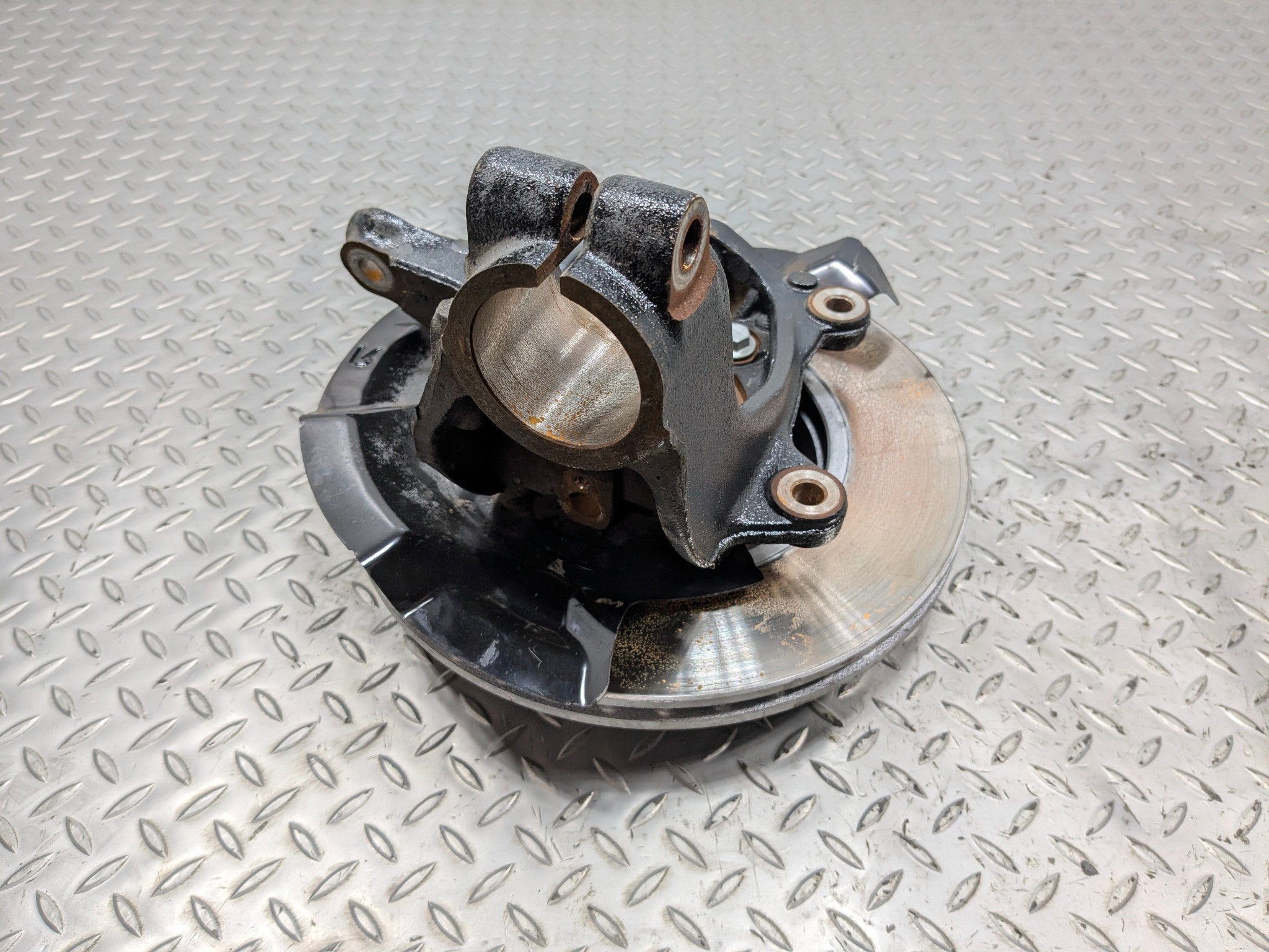 2010 - 2013 OEM MINI COOPER FRONT RIGHT PASSENGER SIDE SPINDLE KNUCKLE WHEEL HUB