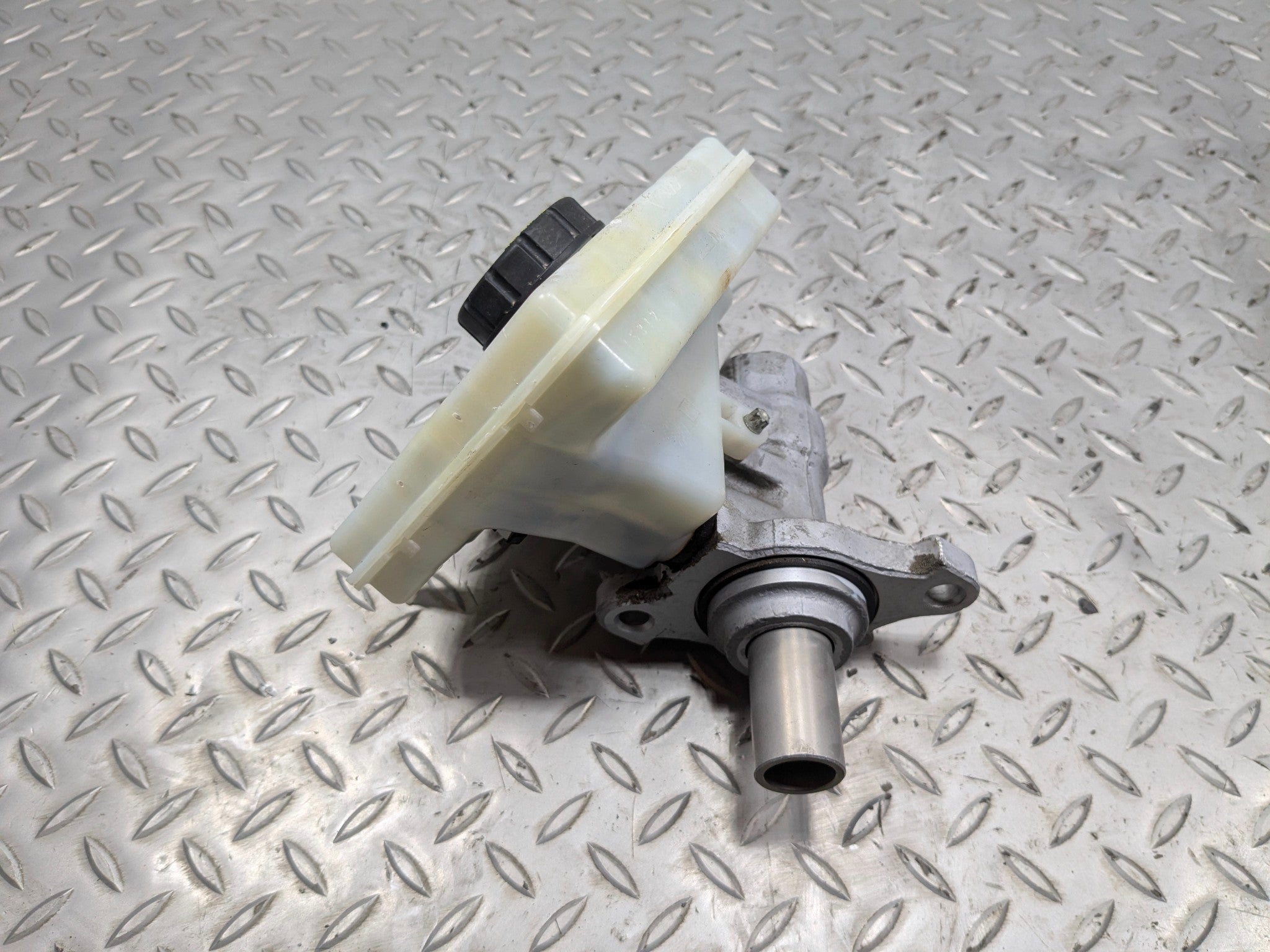 2010 - 2013 OEM MINI COOPER BRAKE MASTER CYLINDER WITH RESERVOIR ASSEMBLY