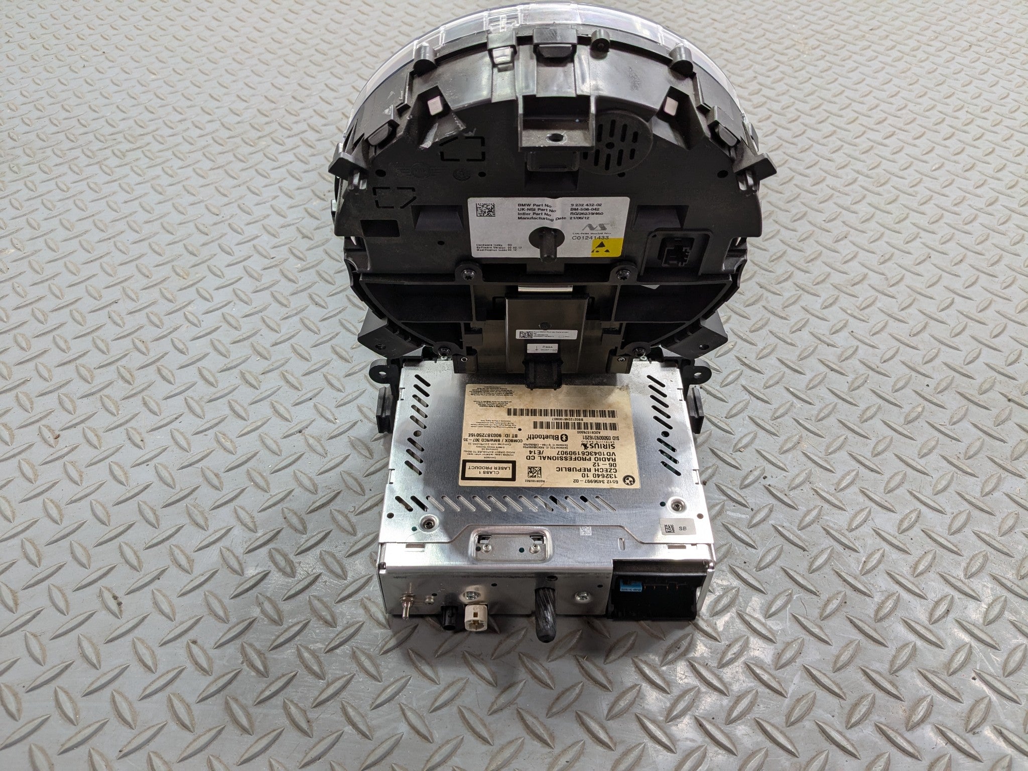 2010 - 2013 OEM MINI COOPER INSTRUMENT CLUSTER GAUGES SPEEDOMETER WITH CD PLAYER