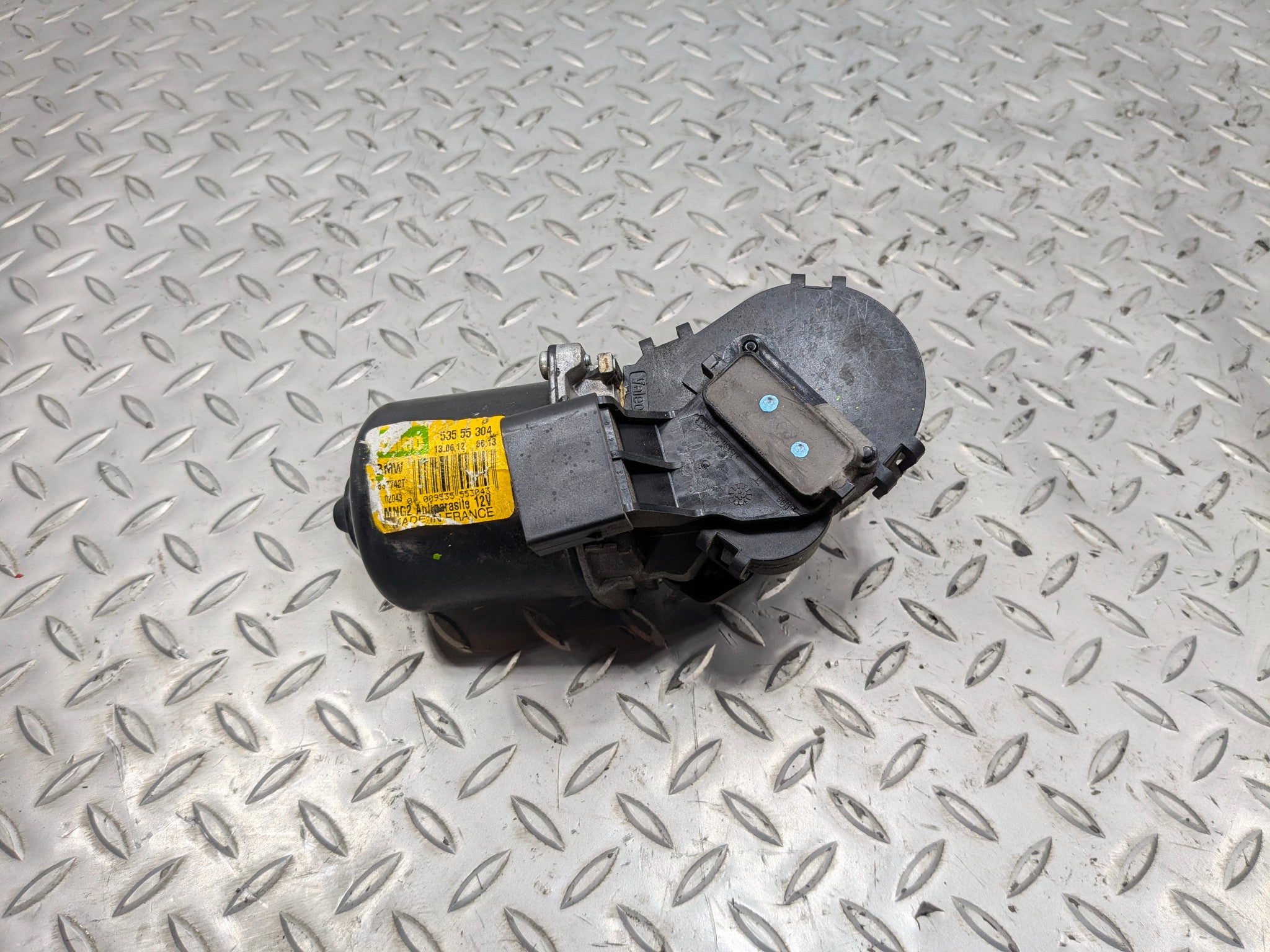 2010 - 2013 OEM MINI COOPER FRONT WINDSHIELD WIPER MOTOR ASSEMBLY