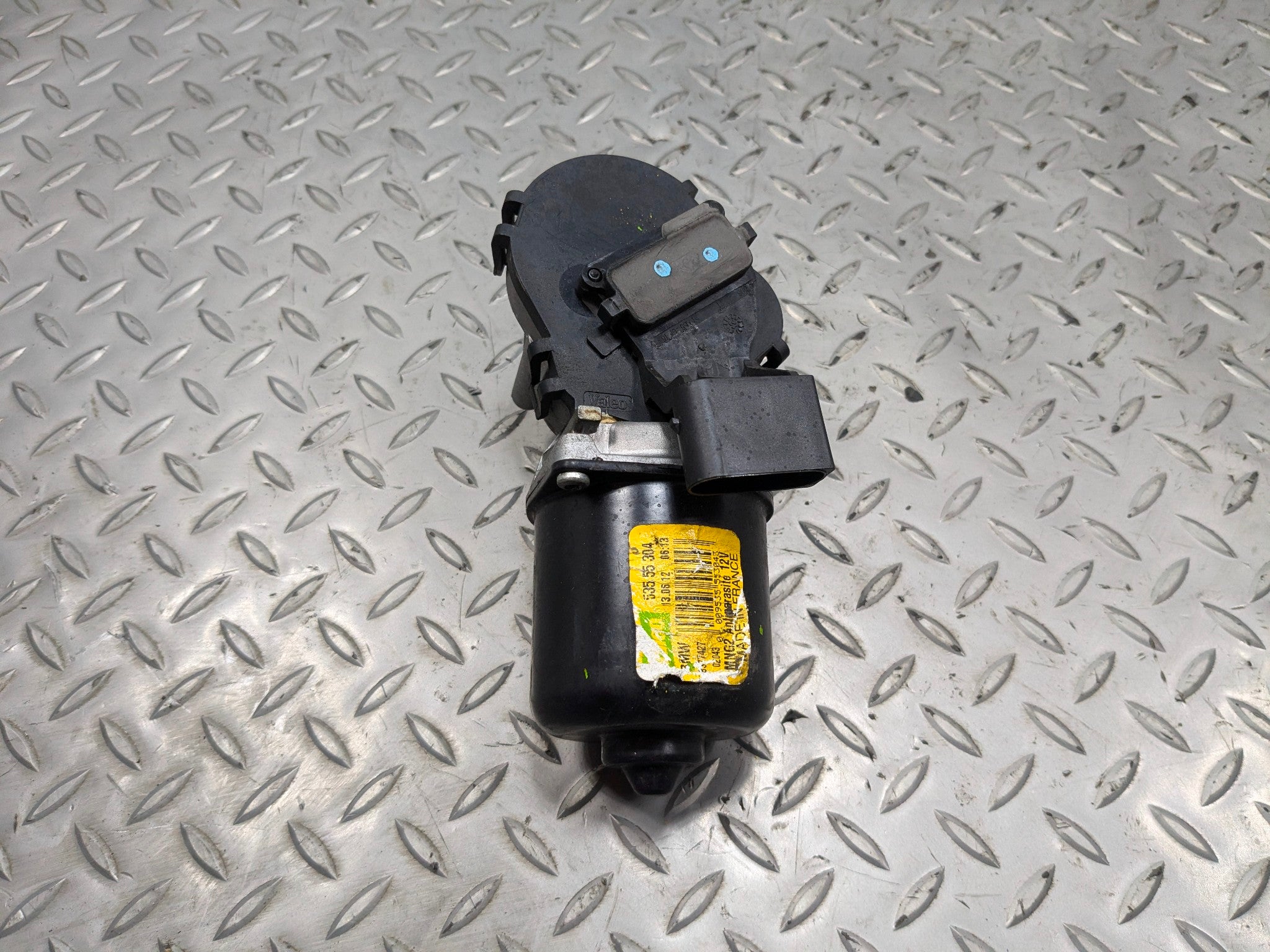 2010 - 2013 OEM MINI COOPER FRONT WINDSHIELD WIPER MOTOR ASSEMBLY