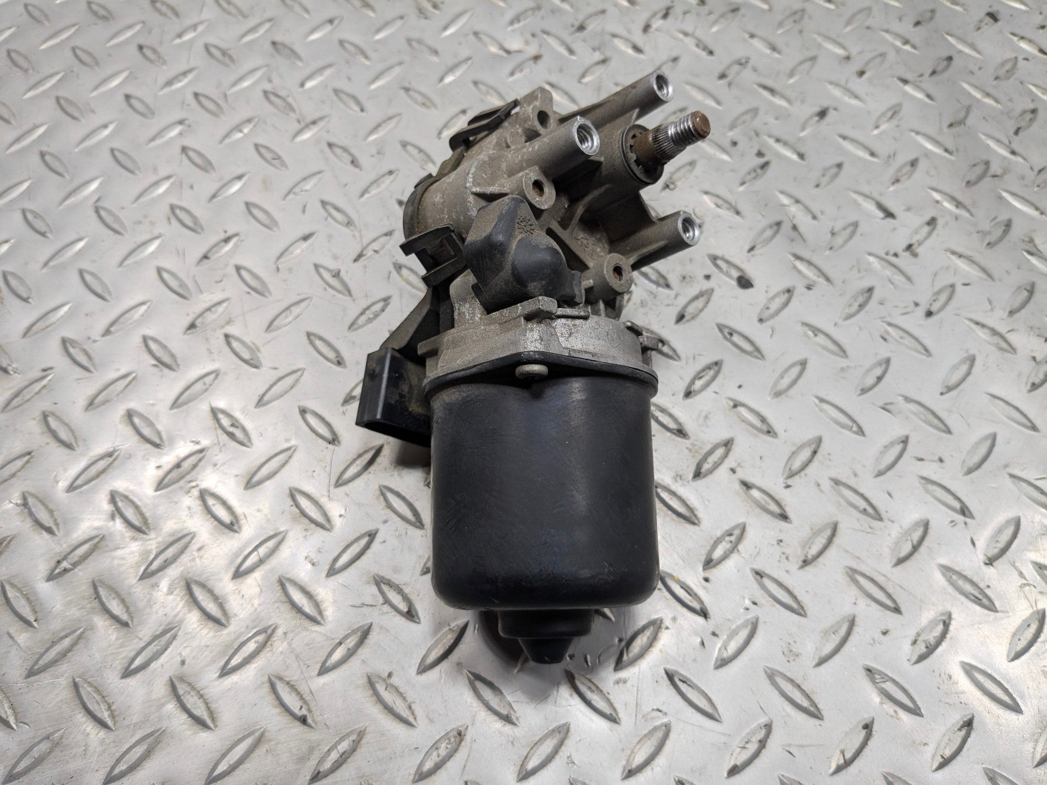 2010 - 2013 OEM MINI COOPER FRONT WINDSHIELD WIPER MOTOR ASSEMBLY