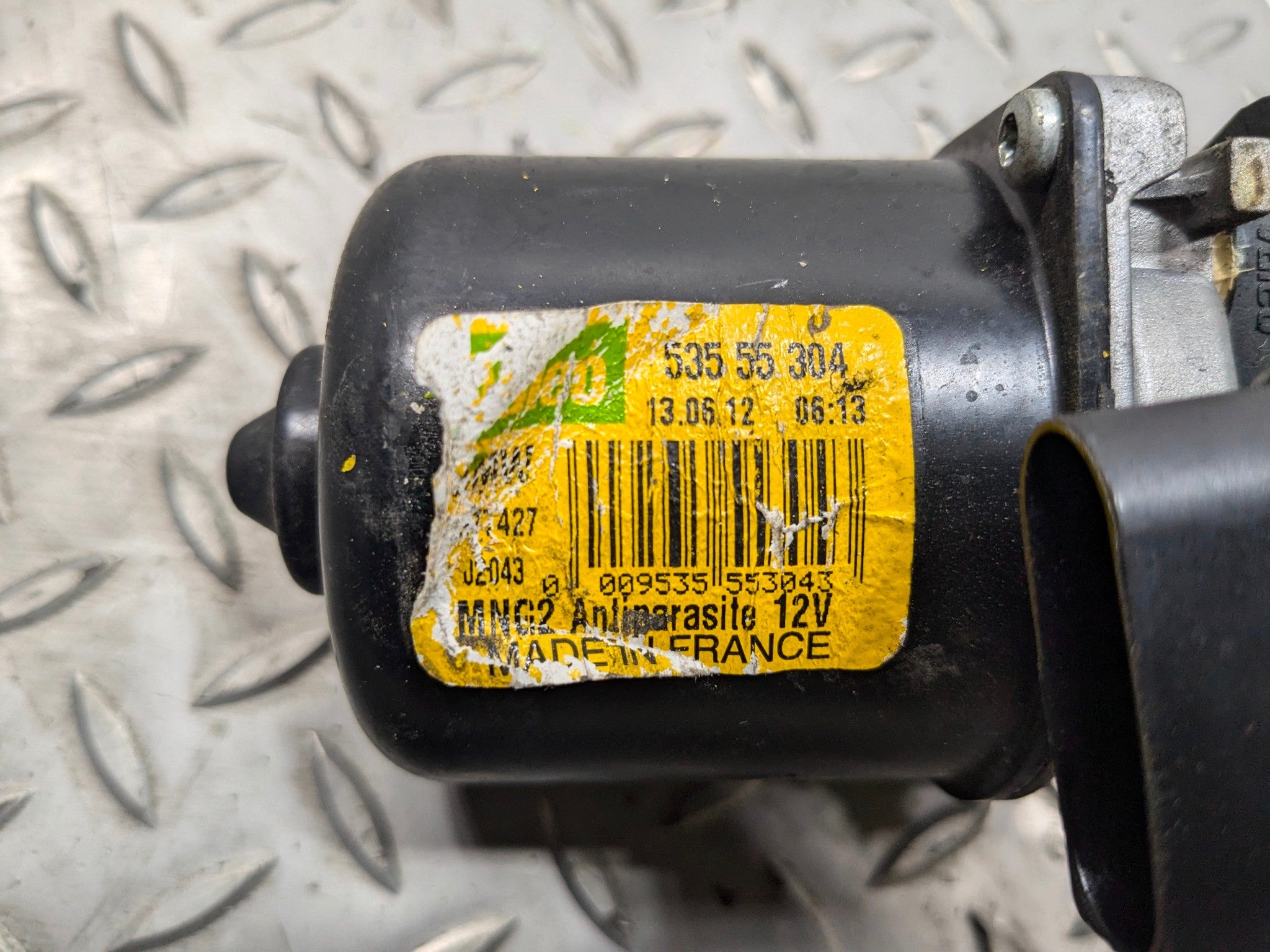 2010 - 2013 OEM MINI COOPER FRONT WINDSHIELD WIPER MOTOR ASSEMBLY