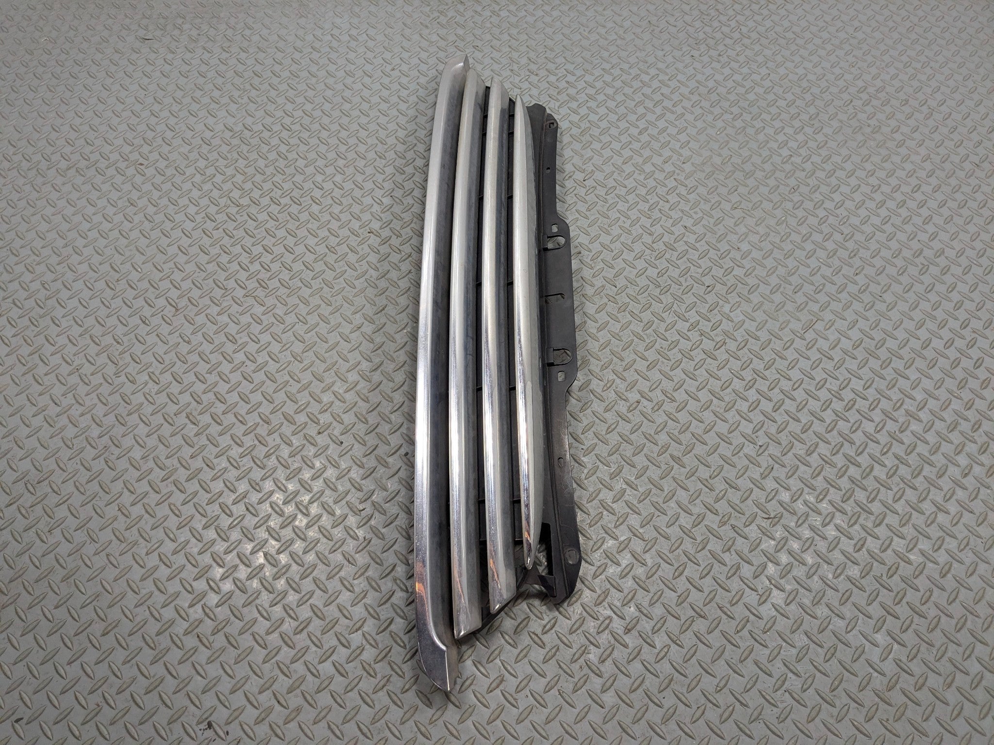 2010 - 2013 OEM MINI COOPER FRONT BUMPER MOUNTED UPPER GRILLE ASSEMBLY CHROME