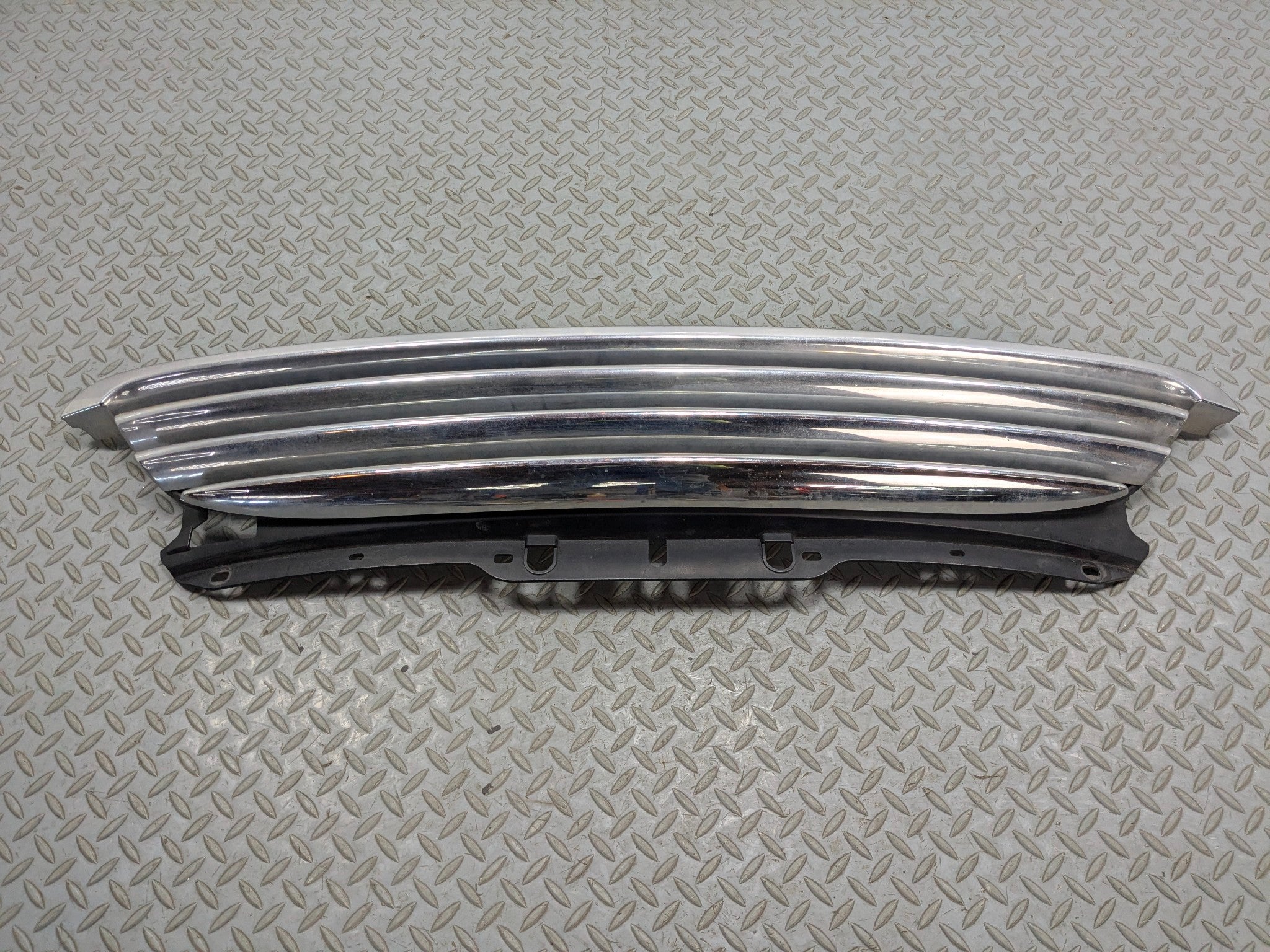 2010 - 2013 OEM MINI COOPER FRONT BUMPER MOUNTED UPPER GRILLE ASSEMBLY CHROME