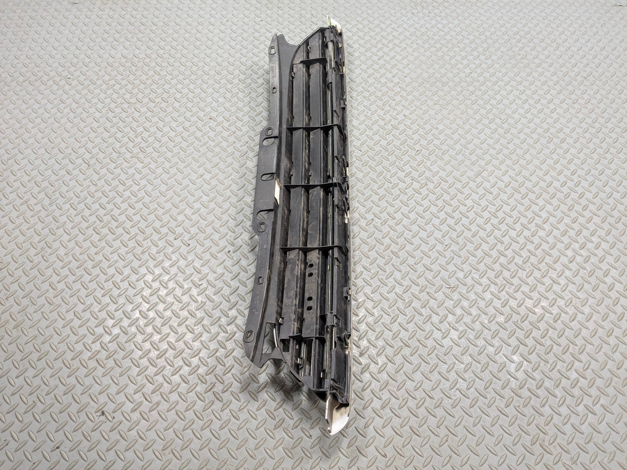 2010 - 2013 OEM MINI COOPER FRONT BUMPER MOUNTED UPPER GRILLE ASSEMBLY CHROME