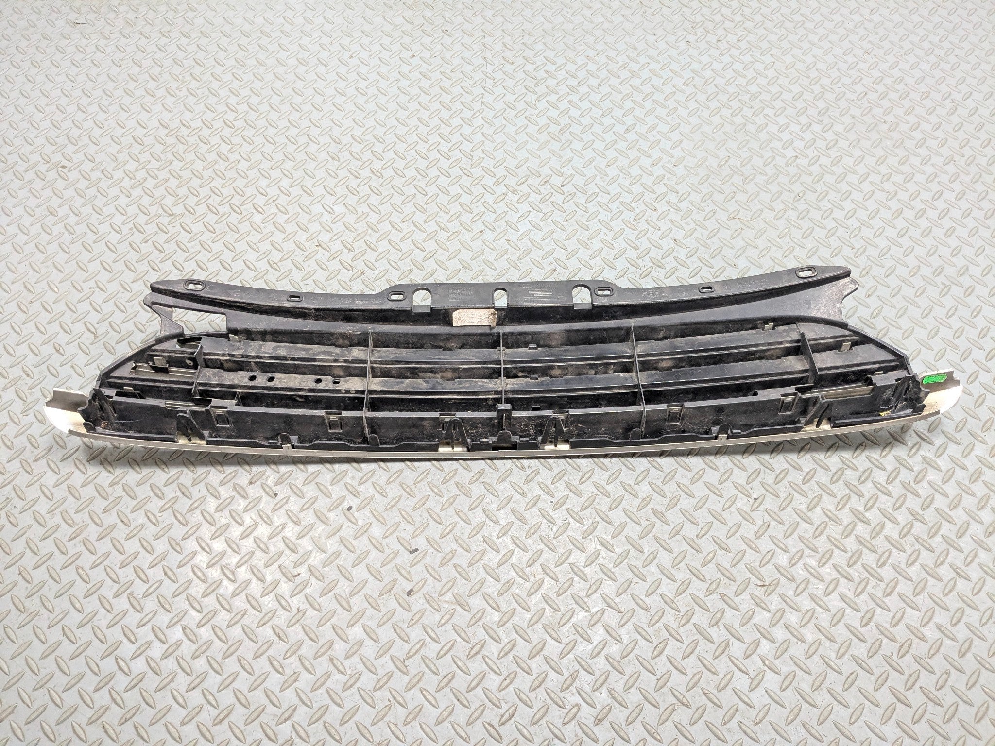 2010 - 2013 OEM MINI COOPER FRONT BUMPER MOUNTED UPPER GRILLE ASSEMBLY CHROME