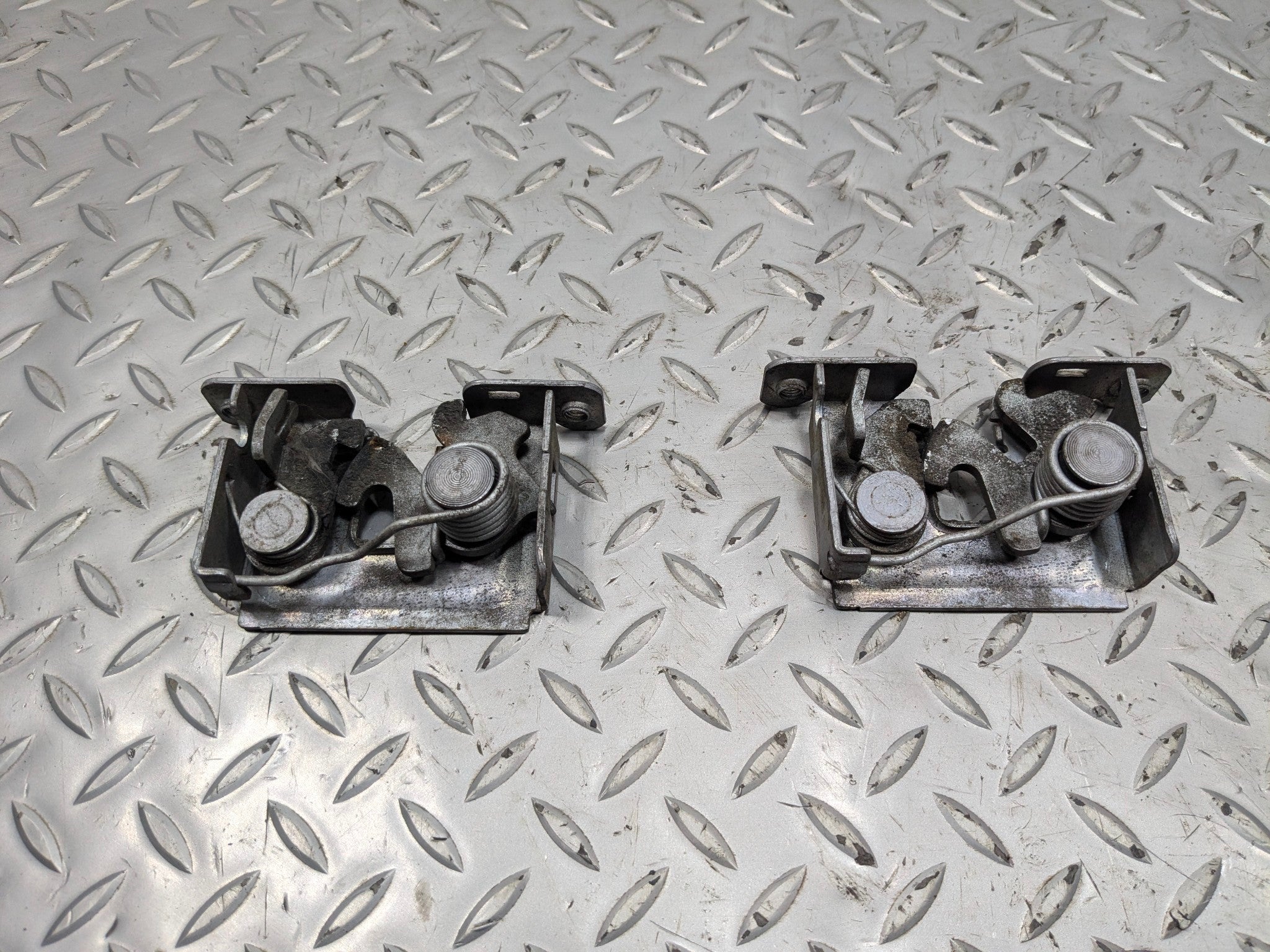 2010 - 2013 OEM MINI COOPER FRONT LEFT AND RIGHT SIDE HOOD LATCH LOCK ACTUATOR