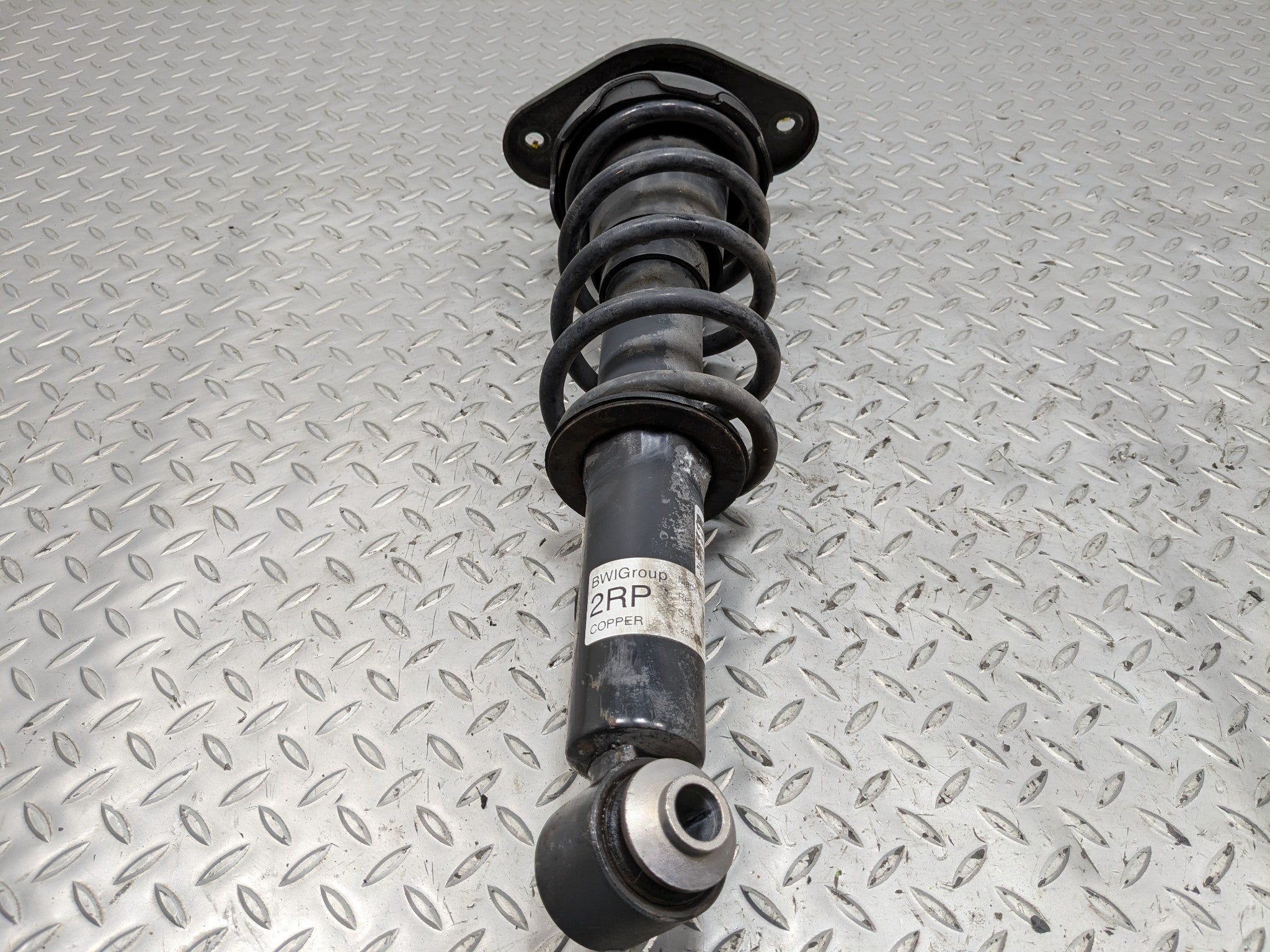 10 - 13 OEM MINI COOPER REAR RIGHT SHOCK STRUT ASSEMBLY WITHOUT SPORT SUSPENSION