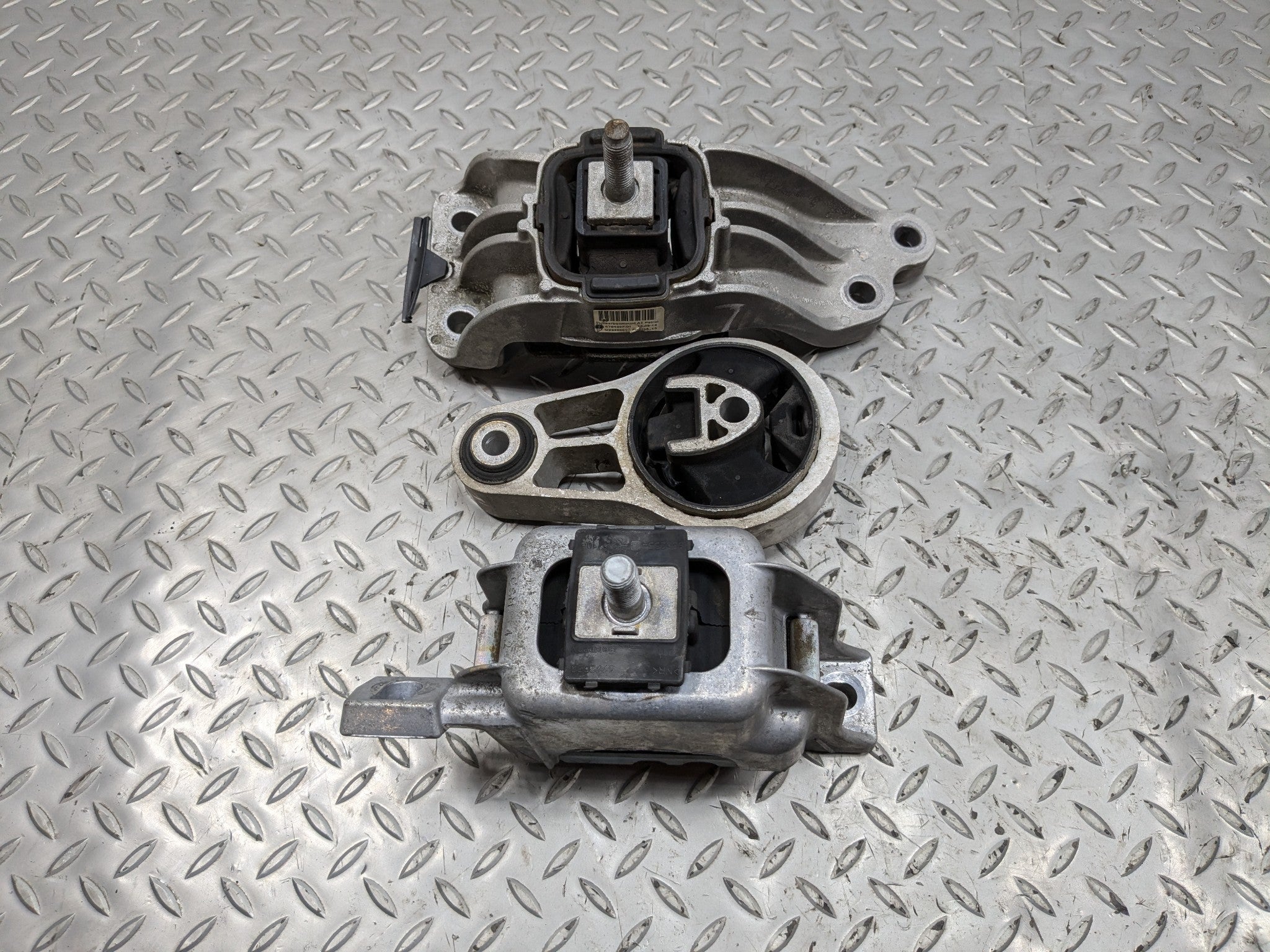 10 - 13 OEM MINI COOPER LEFT RIGHT SIDE AND REAR LOWER ENGINE MOUNT BRACKET SET