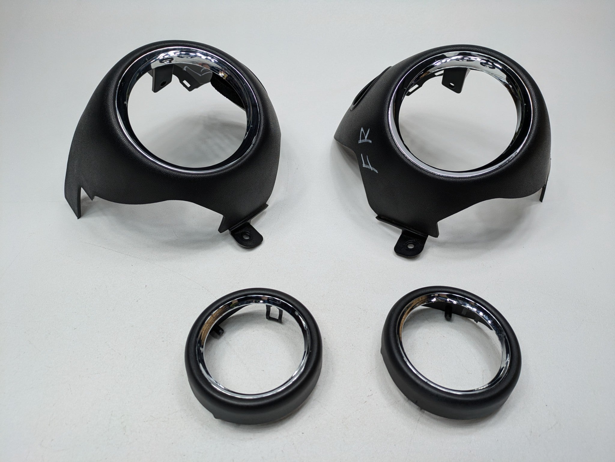 10 - 13 OEM MINI COOPER FRONT RIGHT PASSENGER SIDE AIR VENT BEZEL TRIM PANEL SET