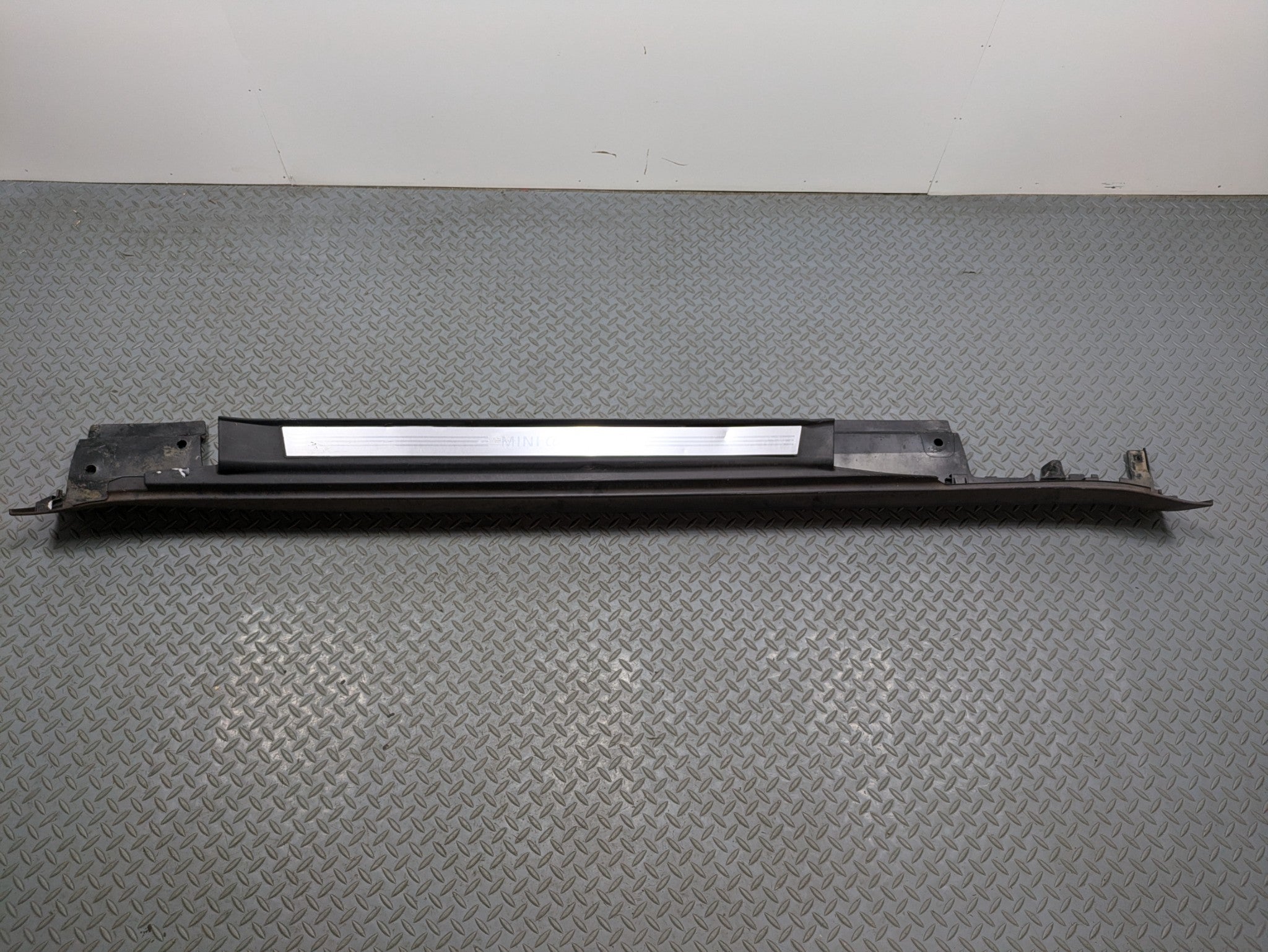 10 - 13 OEM MINI COOPER LEFT DRIVER SIDE SKIRT ROCKER PANEL BODY MOLDING TRIM