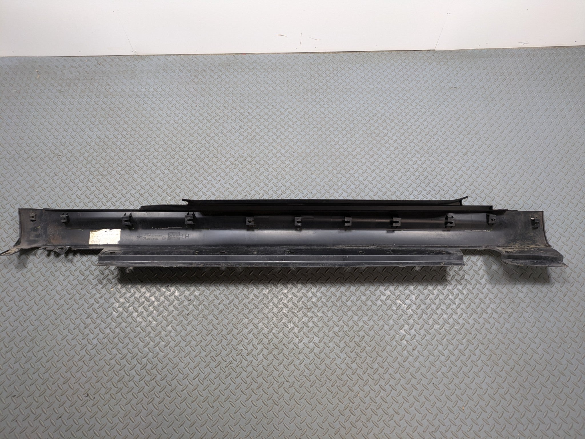 10 - 13 OEM MINI COOPER LEFT DRIVER SIDE SKIRT ROCKER PANEL BODY MOLDING TRIM