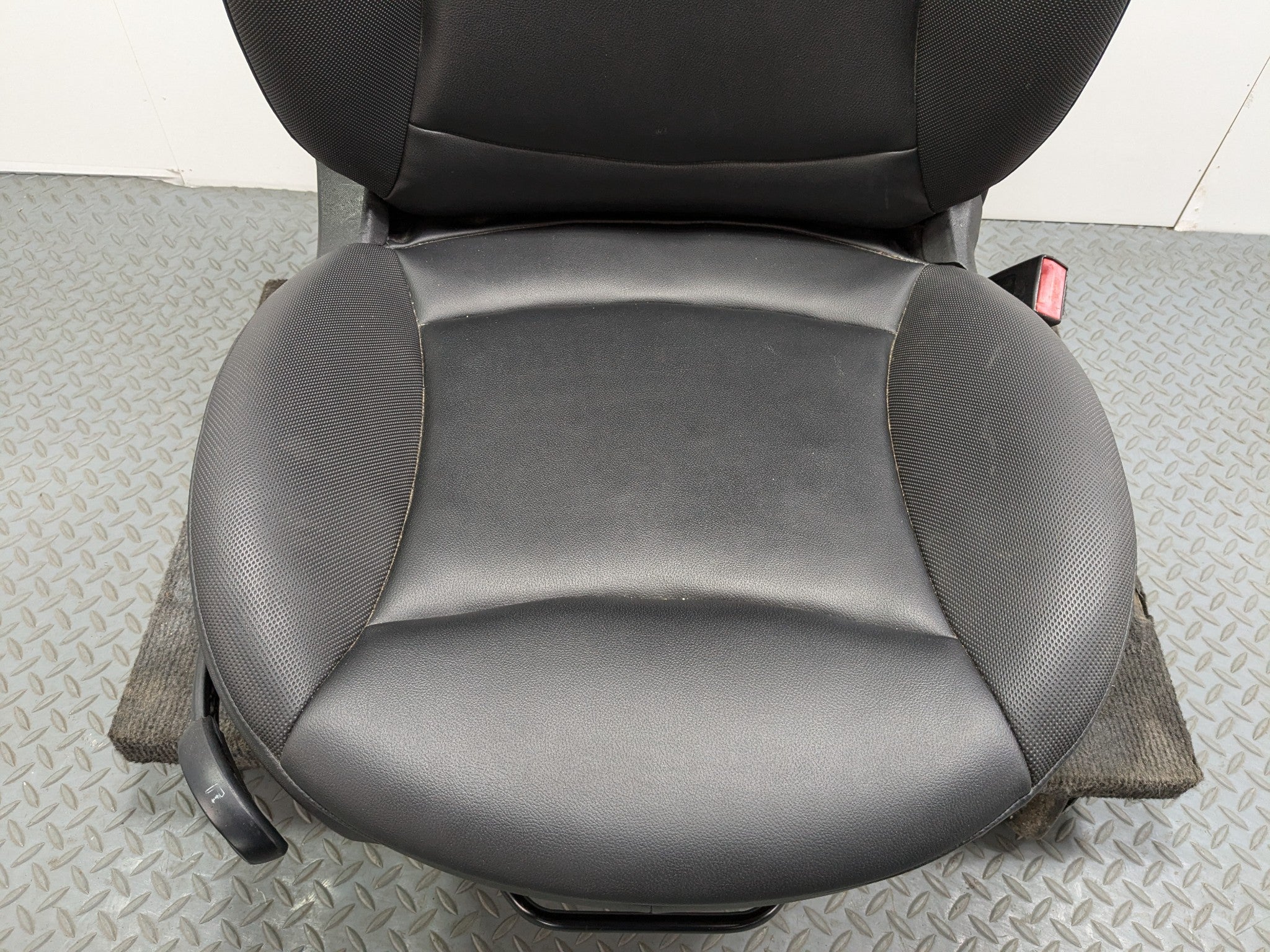 2010 - 2013 OEM MINI COOPER FRONT RIGHT PASSENGER SIDE SEAT ASSEMBLY BLACK