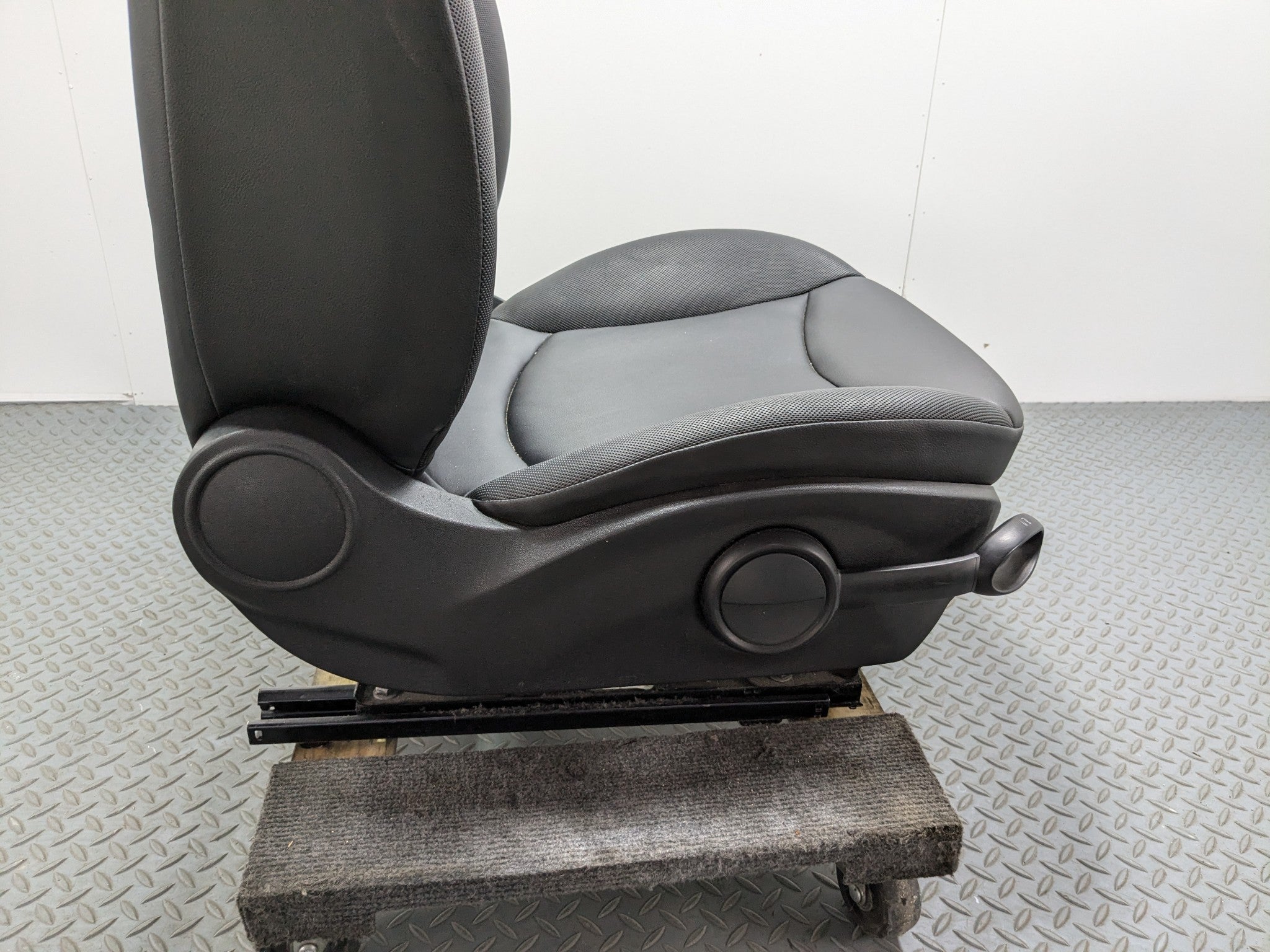 2010 - 2013 OEM MINI COOPER FRONT RIGHT PASSENGER SIDE SEAT ASSEMBLY BLACK