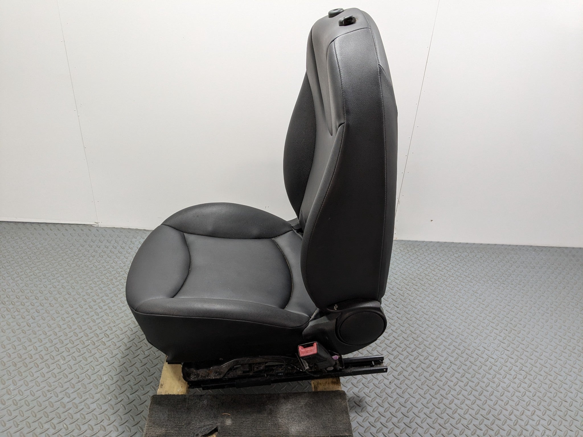 2010 - 2013 OEM MINI COOPER FRONT RIGHT PASSENGER SIDE SEAT ASSEMBLY BLACK