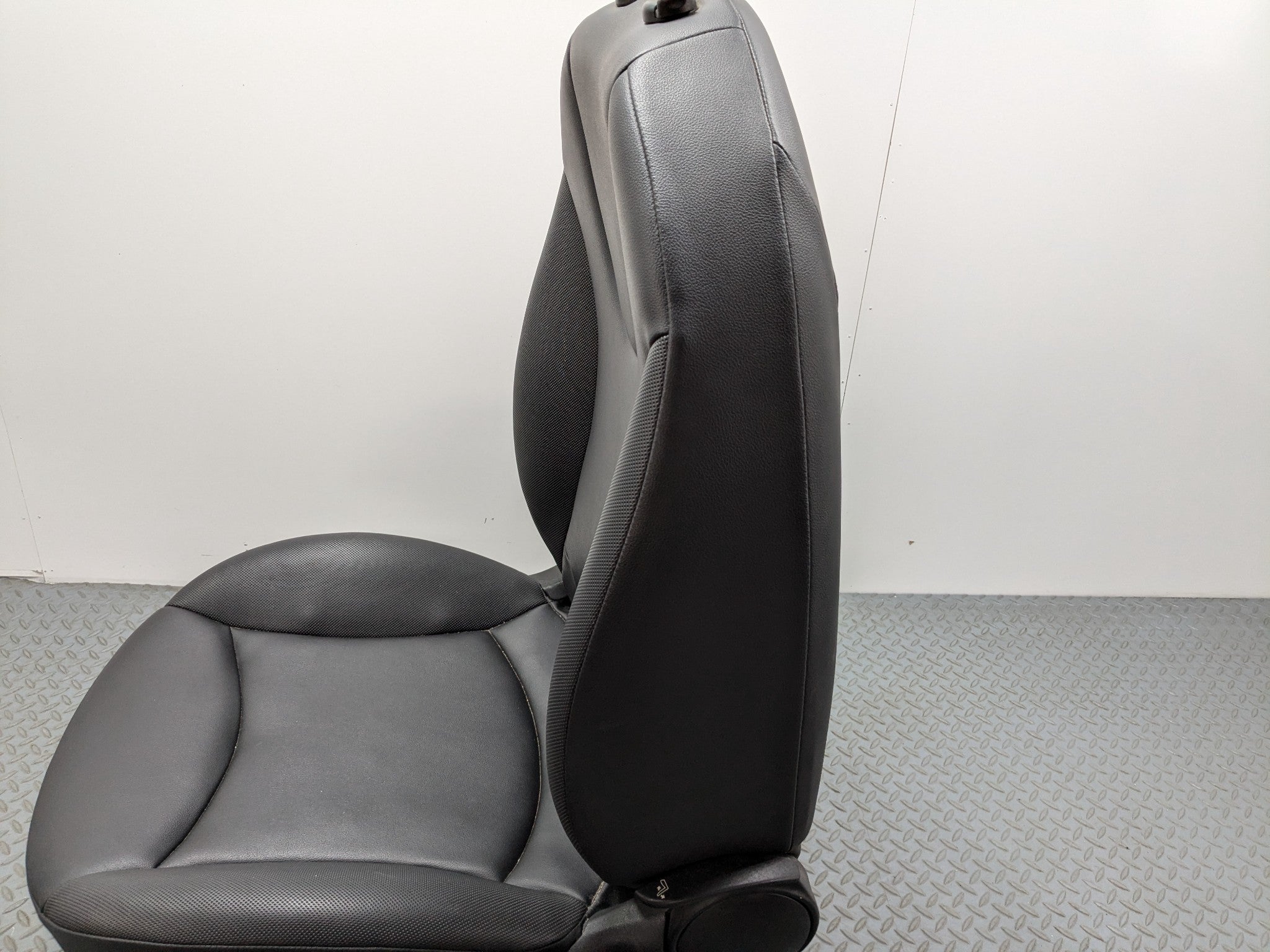 2010 - 2013 OEM MINI COOPER FRONT RIGHT PASSENGER SIDE SEAT ASSEMBLY BLACK