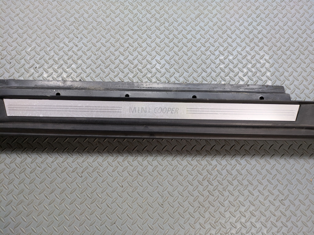 2010 - 2013 OEM MINI COOPER RIGHT SIDE SKIRT ROCKER PANEL BODY MOLDING TRIM