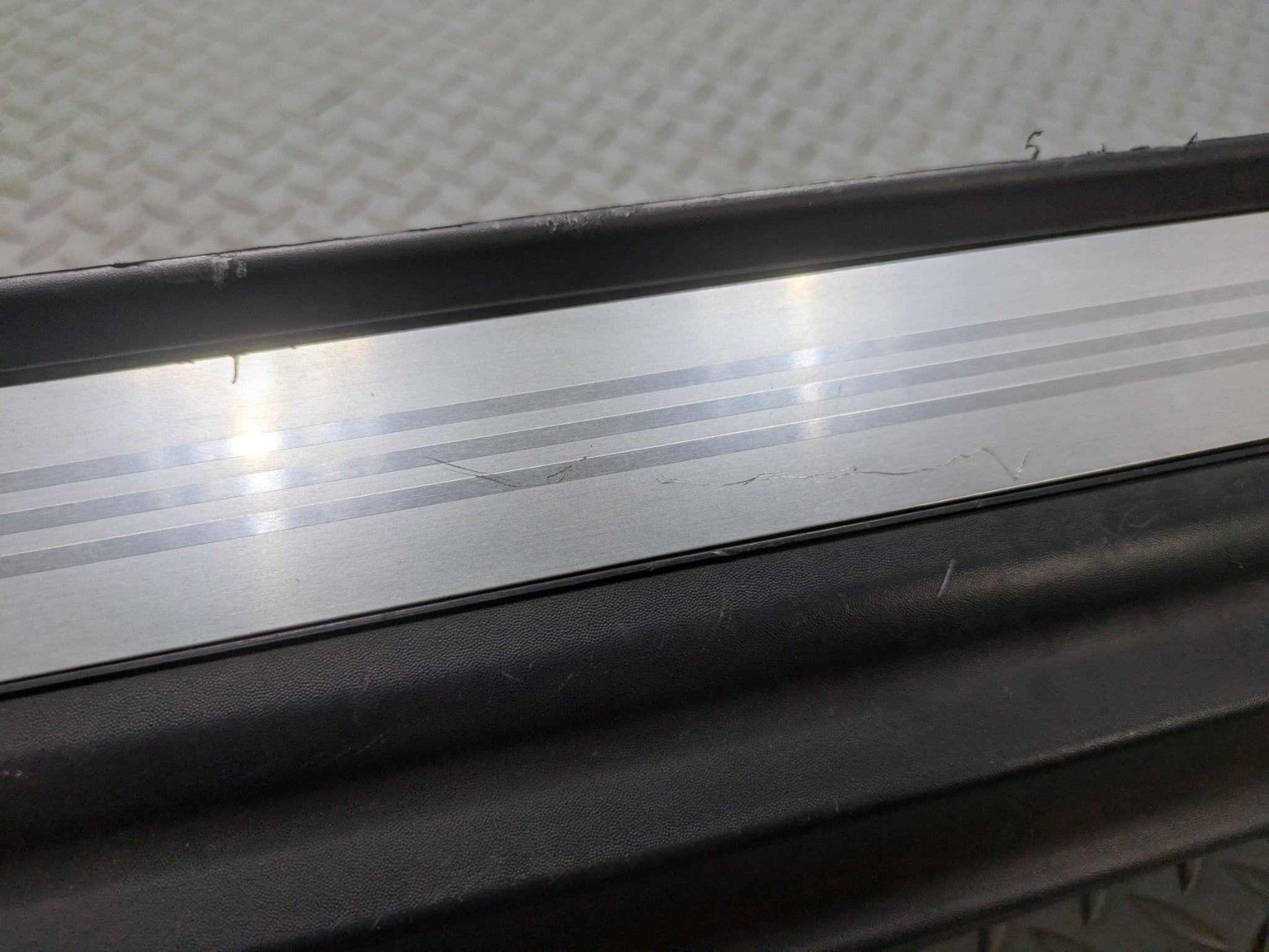 2010 - 2013 OEM MINI COOPER RIGHT SIDE SKIRT ROCKER PANEL BODY MOLDING TRIM