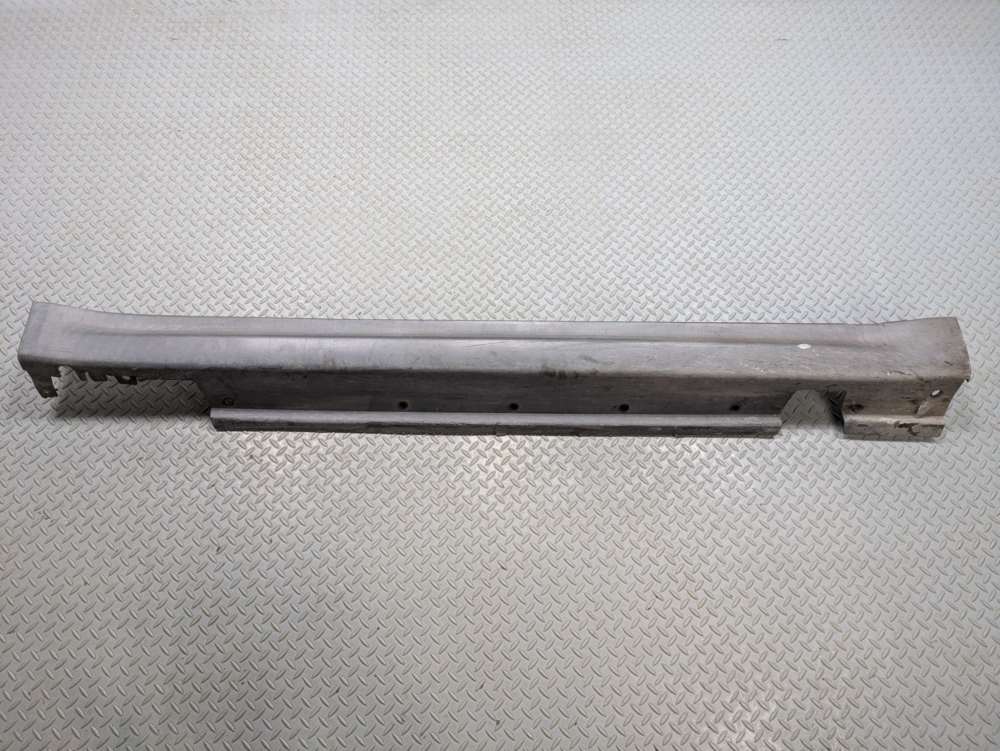 2010 - 2013 OEM MINI COOPER RIGHT SIDE SKIRT ROCKER PANEL BODY MOLDING TRIM