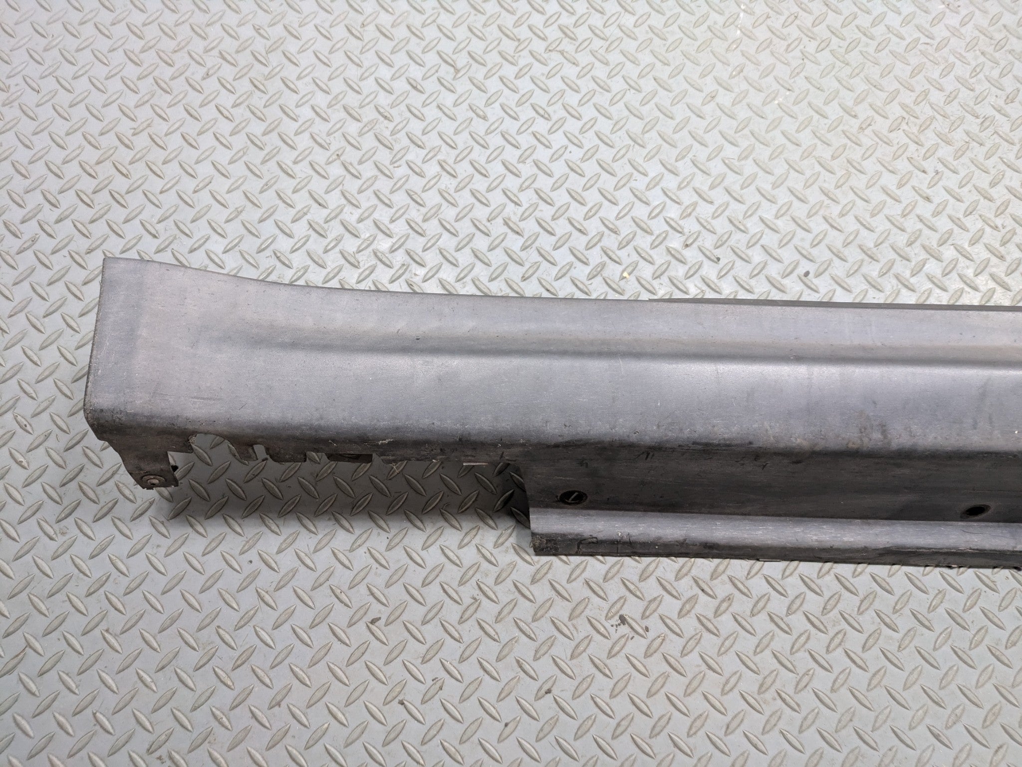 2010 - 2013 OEM MINI COOPER RIGHT SIDE SKIRT ROCKER PANEL BODY MOLDING TRIM