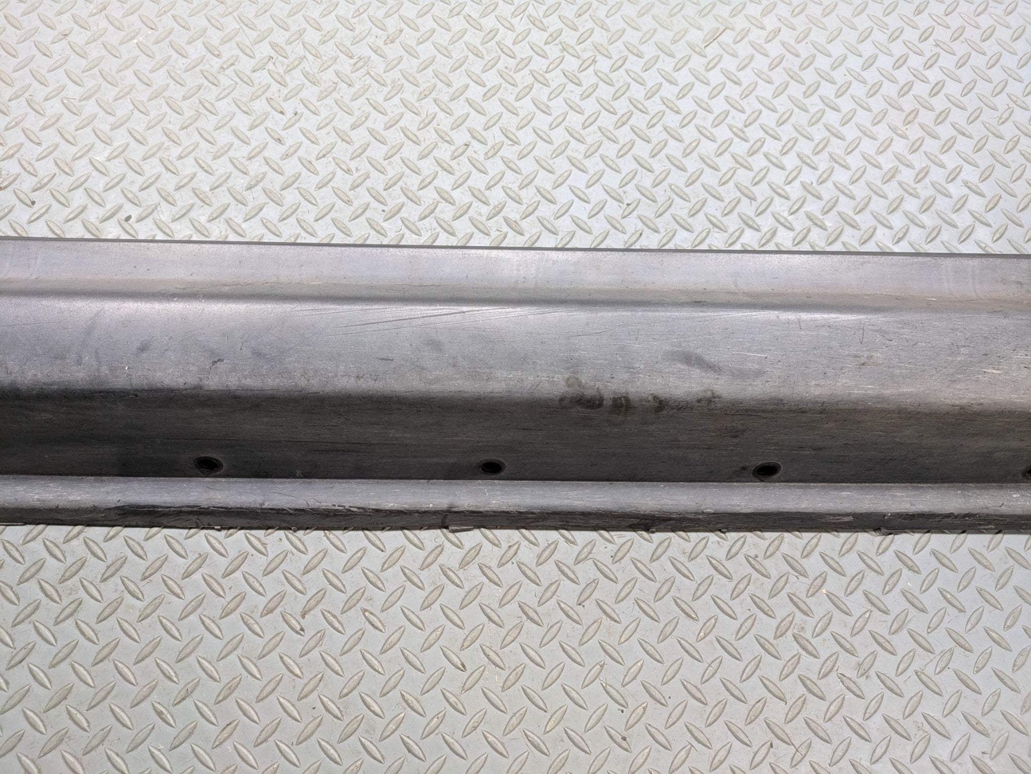 2010 - 2013 OEM MINI COOPER RIGHT SIDE SKIRT ROCKER PANEL BODY MOLDING TRIM