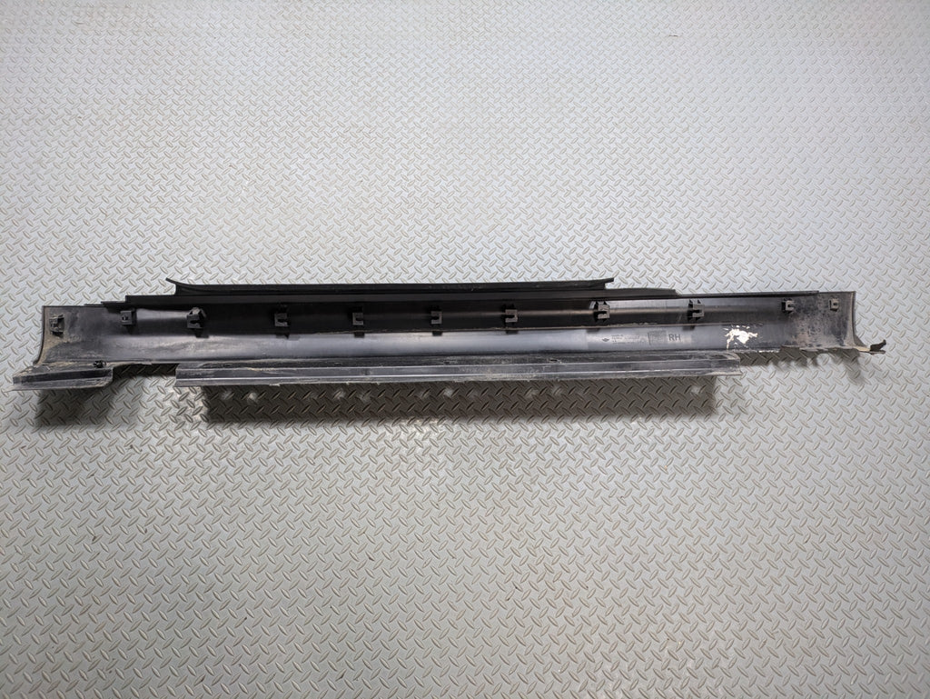 2010 - 2013 OEM MINI COOPER RIGHT SIDE SKIRT ROCKER PANEL BODY MOLDING TRIM