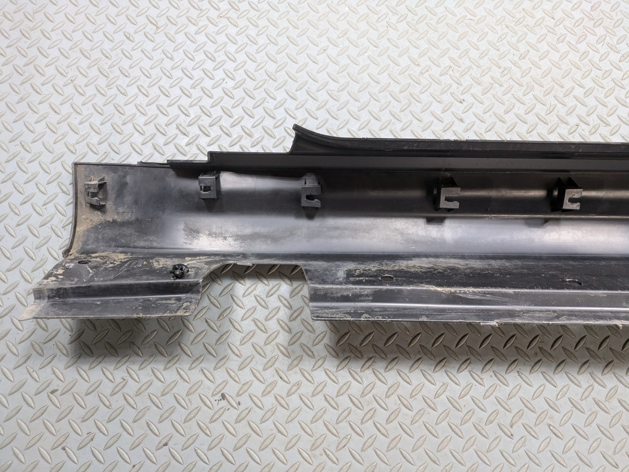 2010 - 2013 OEM MINI COOPER RIGHT SIDE SKIRT ROCKER PANEL BODY MOLDING TRIM