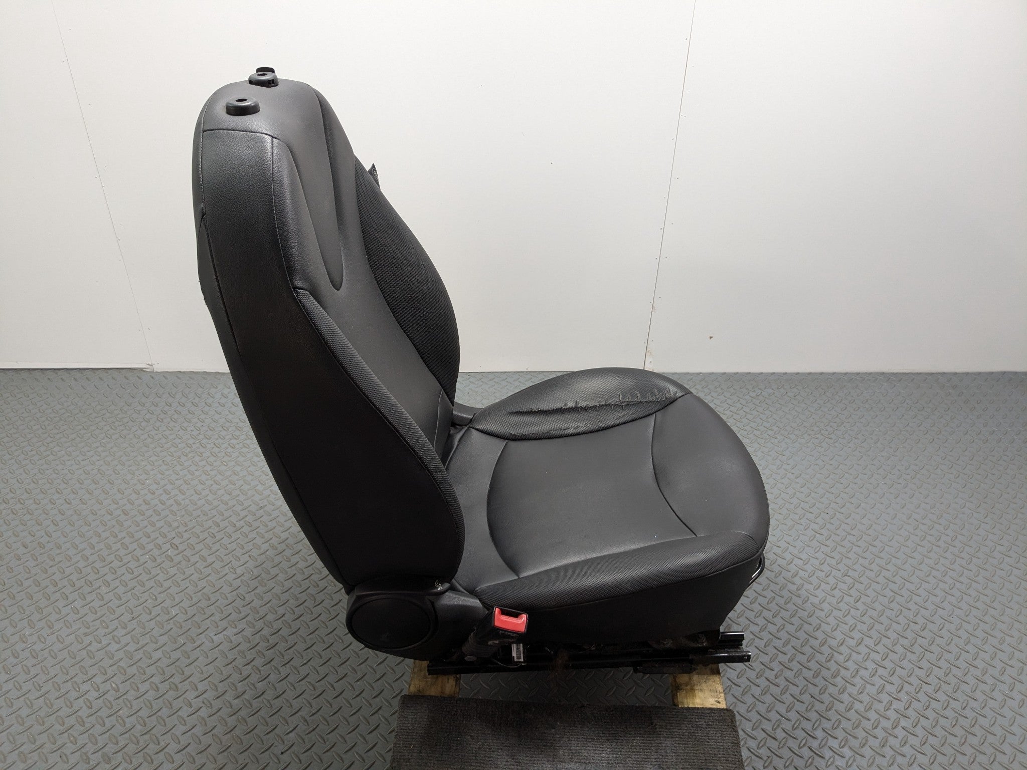 2010 - 2013 OEM MINI COOPER FRONT LEFT DRIVER SIDE SEAT ASSEMBLY BLACK