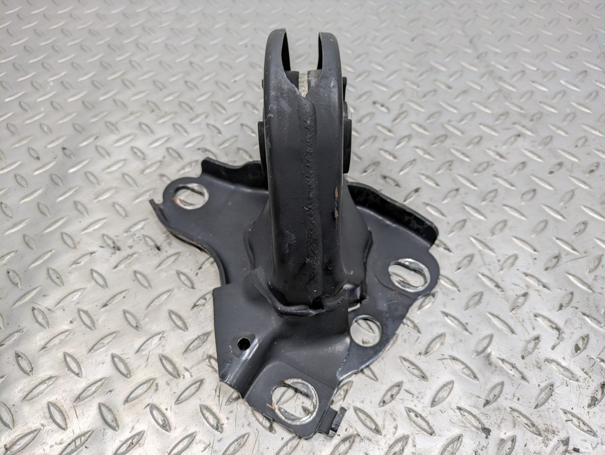 2010 - 2013 OEM MINI COOPER REAR LEFT SIDE LOWER TRAILING ARM BRACKET BUSHING