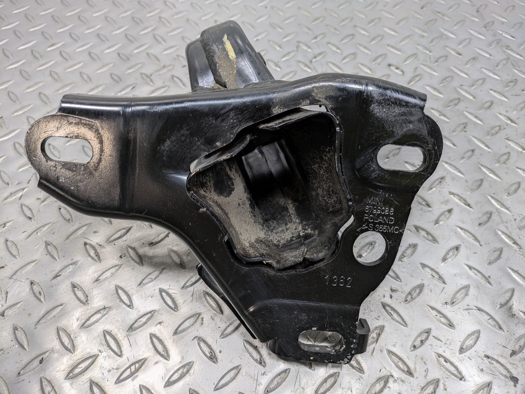 2010 - 2013 OEM MINI COOPER REAR RIGHT SIDE LOWER TRAILING ARM BRACKET BUSHING