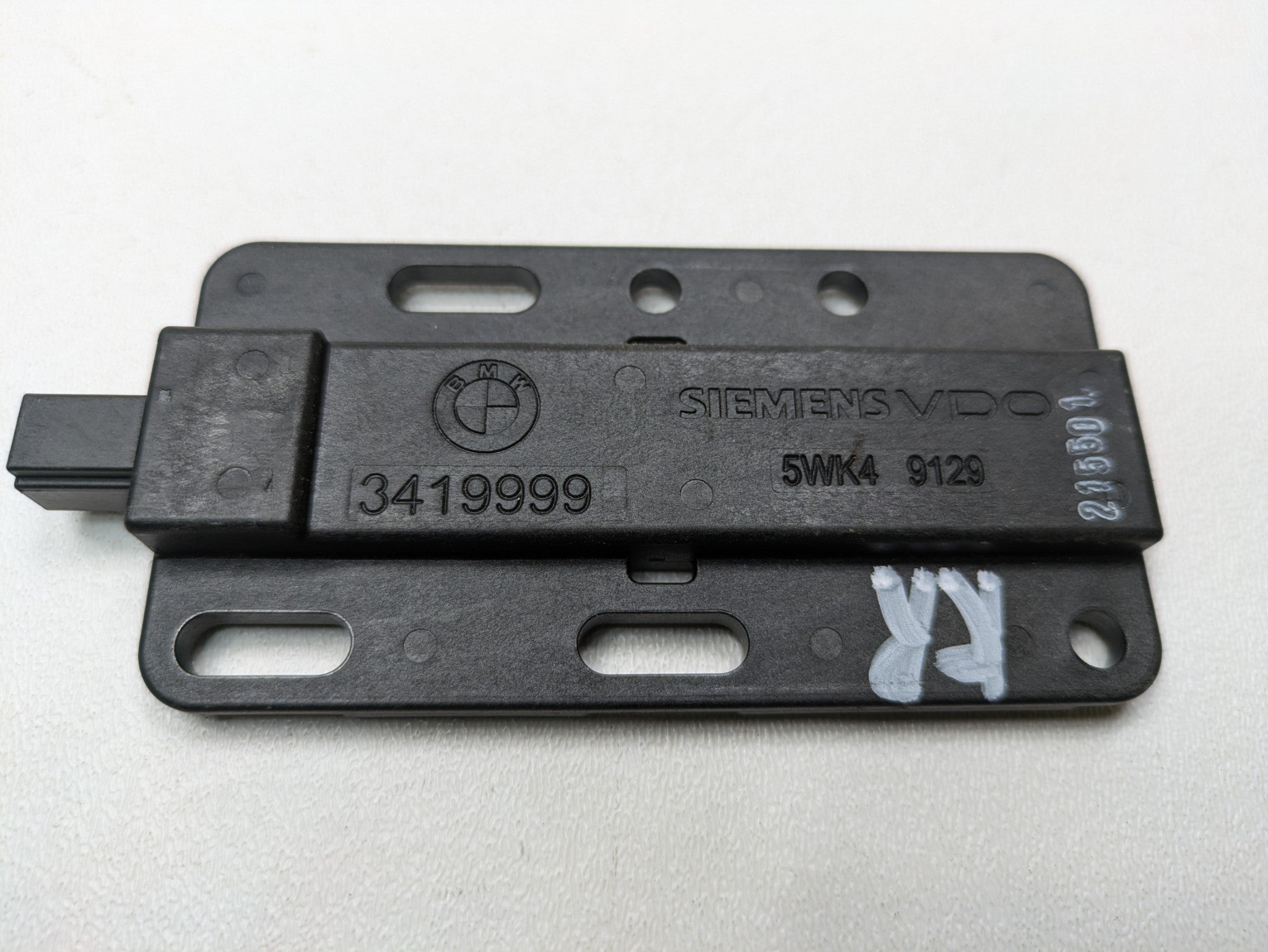 2010 - 2013 OEM MINI COOPER REAR RIGHT SIDE KEYLESS ENTRY ANTENNA ACCESS