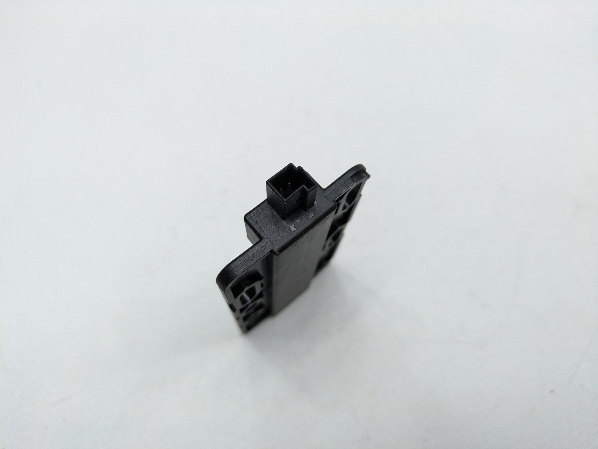 2010 - 2013 OEM MINI COOPER REAR RIGHT SIDE KEYLESS ENTRY ANTENNA ACCESS