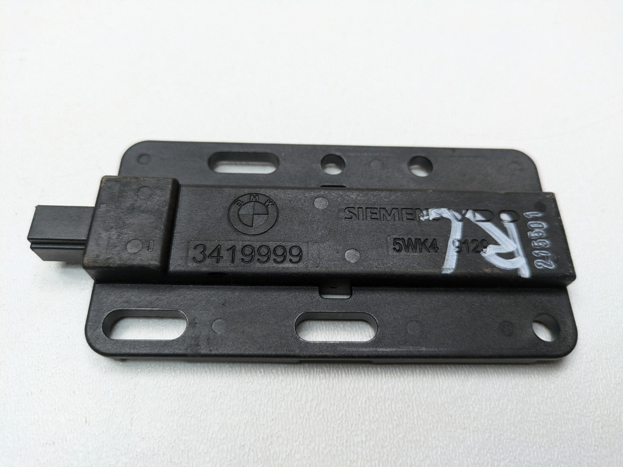 2010 - 2013 OEM MINI COOPER REAR LEFT DRIVER SIDE KEYLESS ENTRY ANTENNA ACCESS