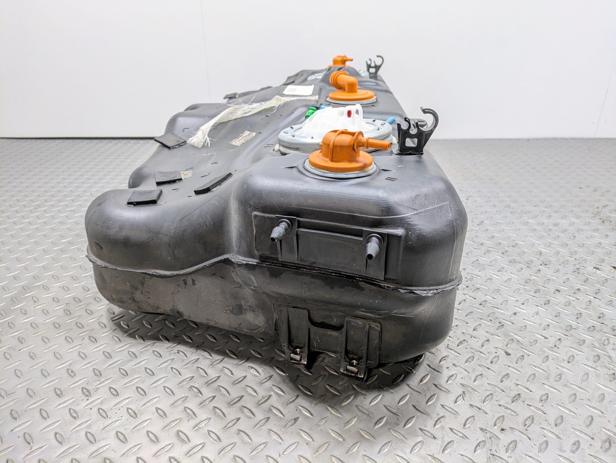 2010 - 2013 OEM MINI COOPER FUEL GAS TANK RESERVOIR WITH PUMP ASSEMBLY