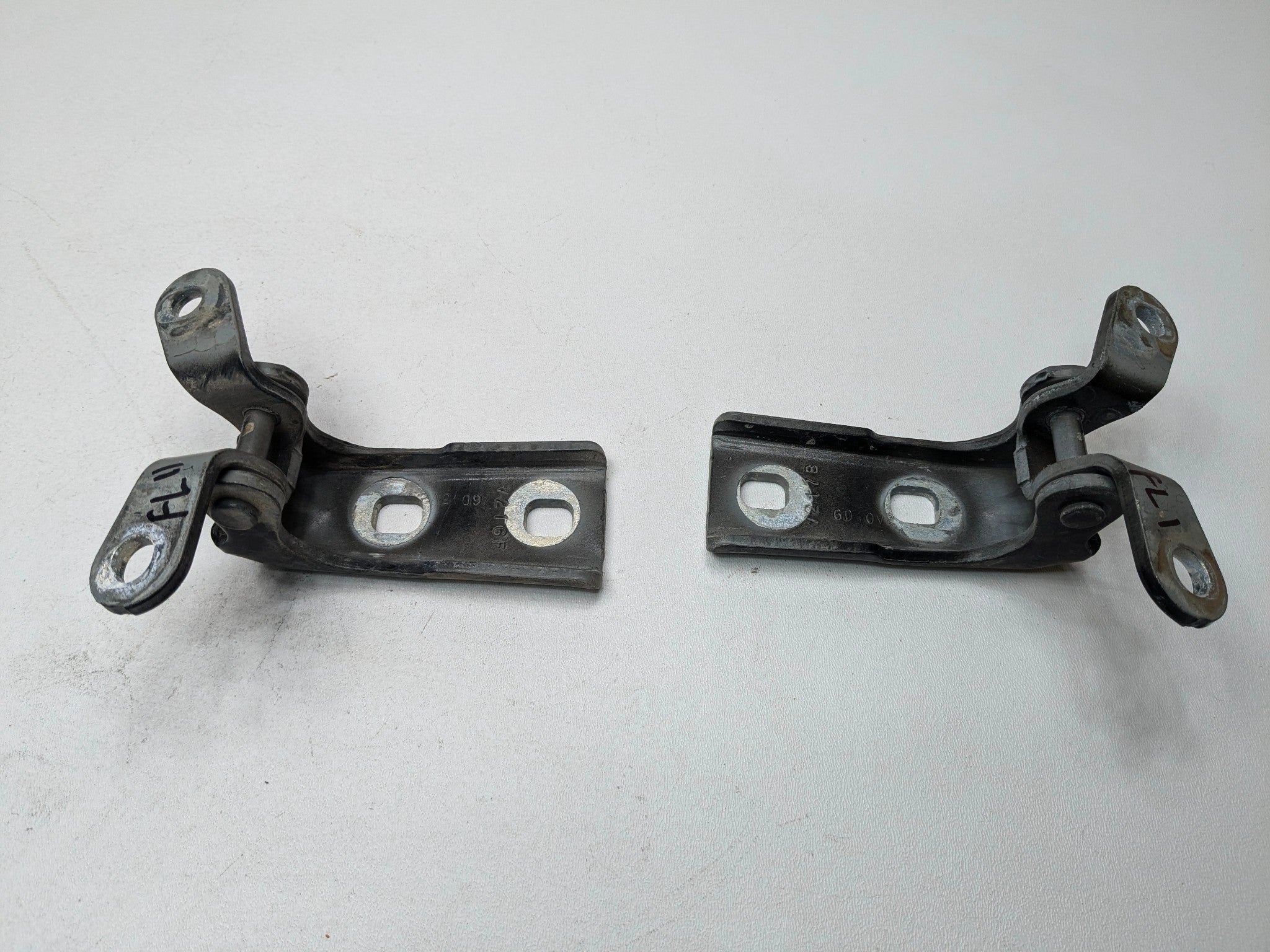 05 - 07 OEM CADILLAC CTS FRONT LEFT DRIVER SIDE UPPER AND LOWER DOOR HINGE SET