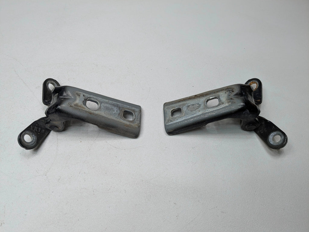 05-07 OEM CADILLAC CTS FRONT RIGHT PASSENGER SIDE UPPER AND LOWER DOOR HINGE SET