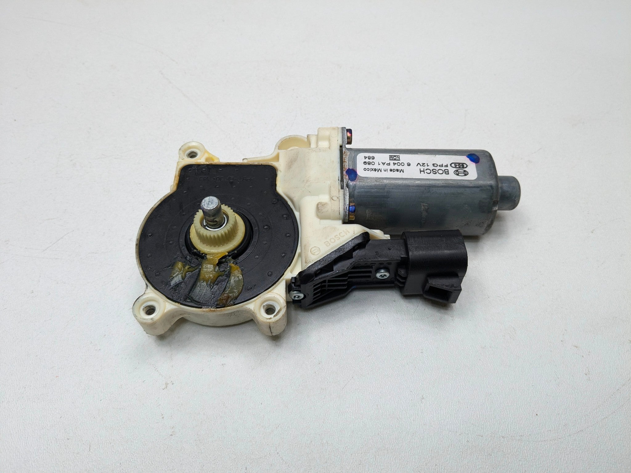 2005 - 2007 OEM CADILLAC CTS FRONT RIGHT PASSENGER SIDE POWER WINDOW MOTOR