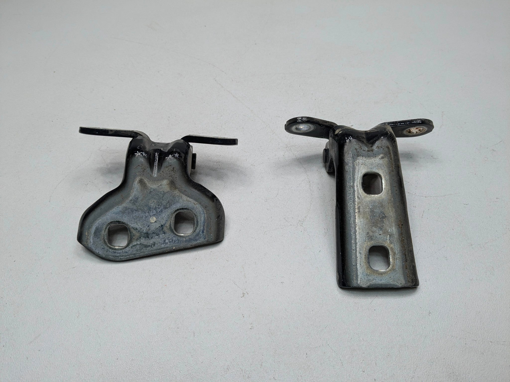 05 - 07 OEM CADILLAC CTS REAR LEFT DRIVER SIDE UPPER AND LOWER DOOR HINGE SET