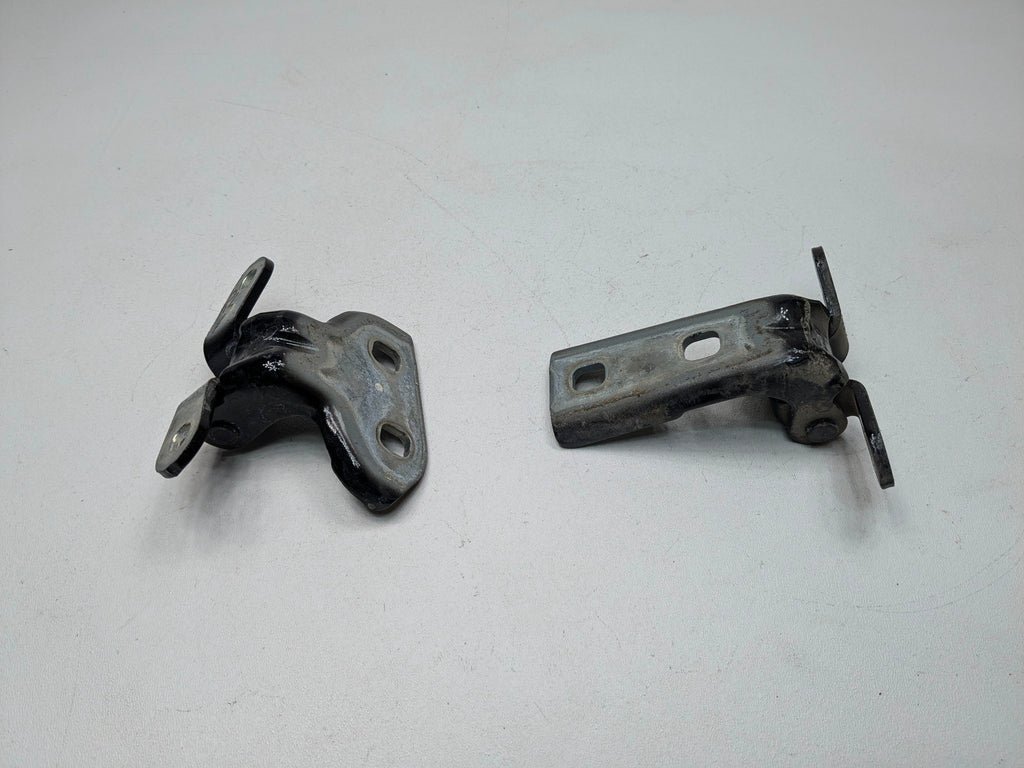 05 - 07 OEM CADILLAC CTS REAR LEFT DRIVER SIDE UPPER AND LOWER DOOR HINGE SET
