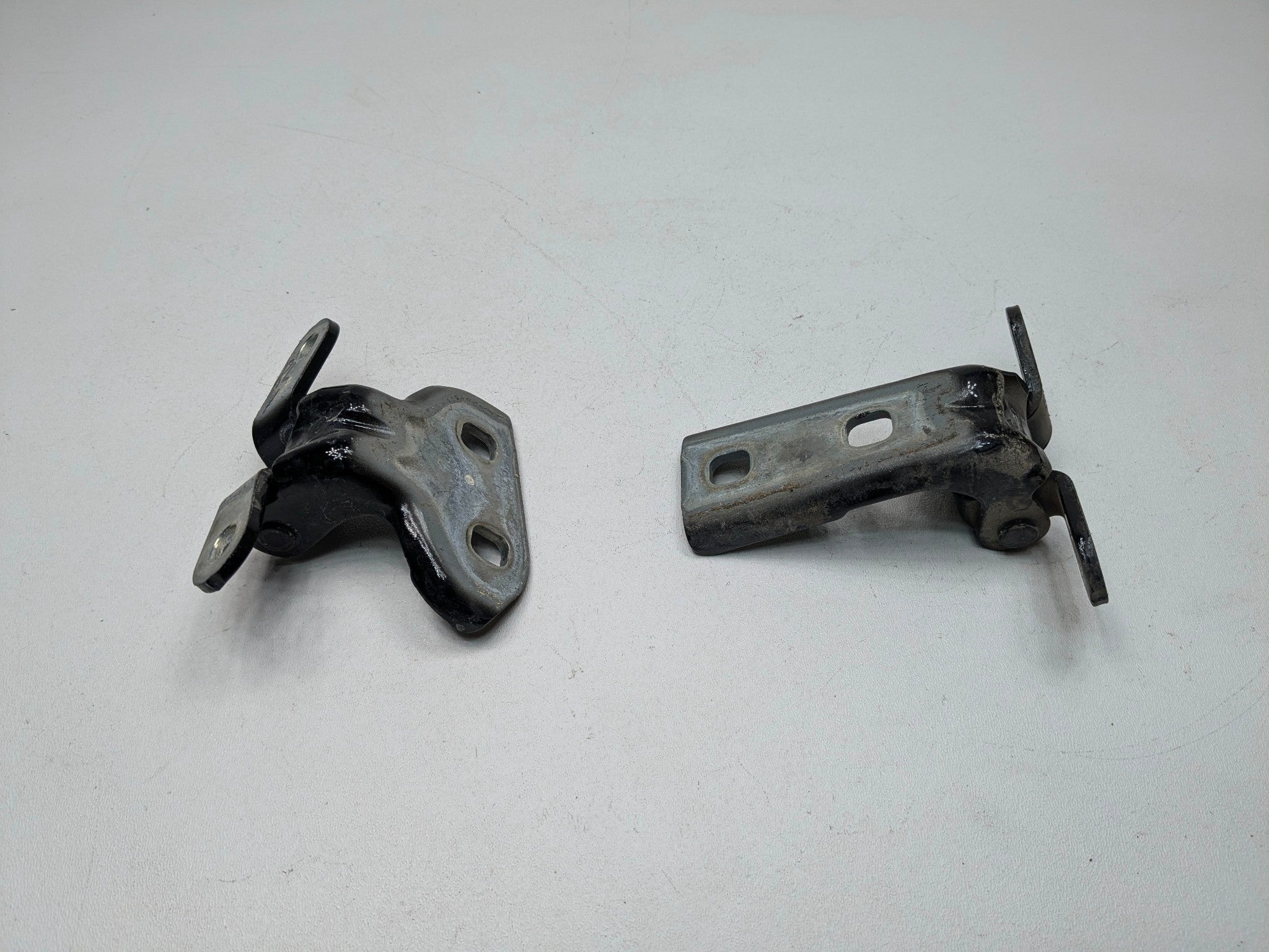 05 - 07 OEM CADILLAC CTS REAR LEFT DRIVER SIDE UPPER AND LOWER DOOR HINGE SET