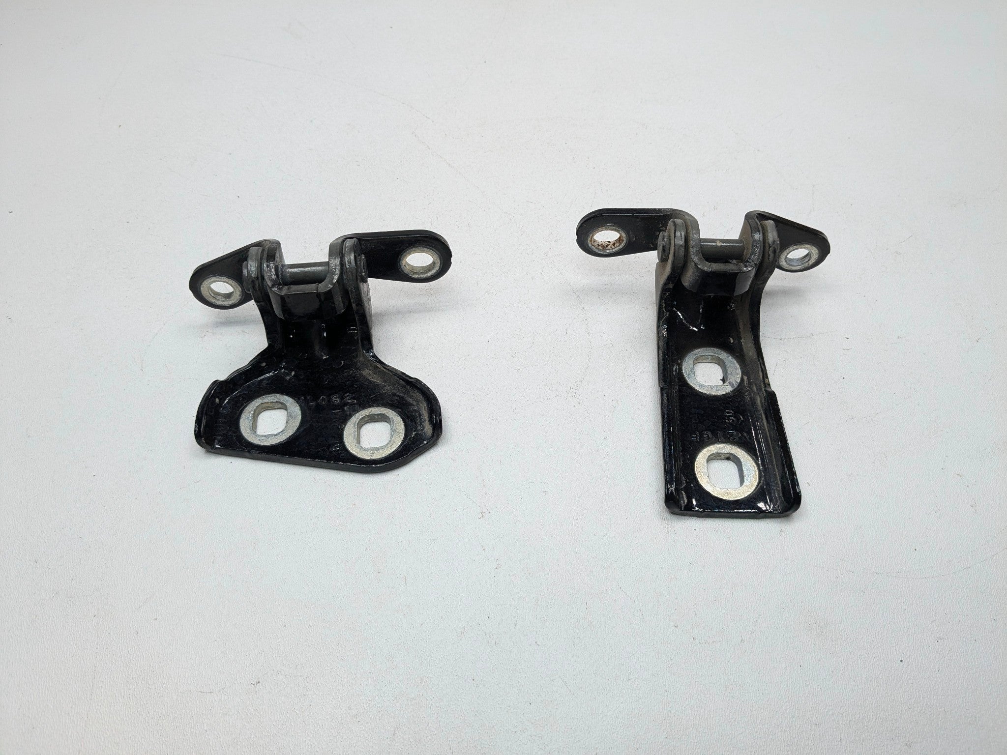 05 - 07 OEM CADILLAC CTS REAR LEFT DRIVER SIDE UPPER AND LOWER DOOR HINGE SET