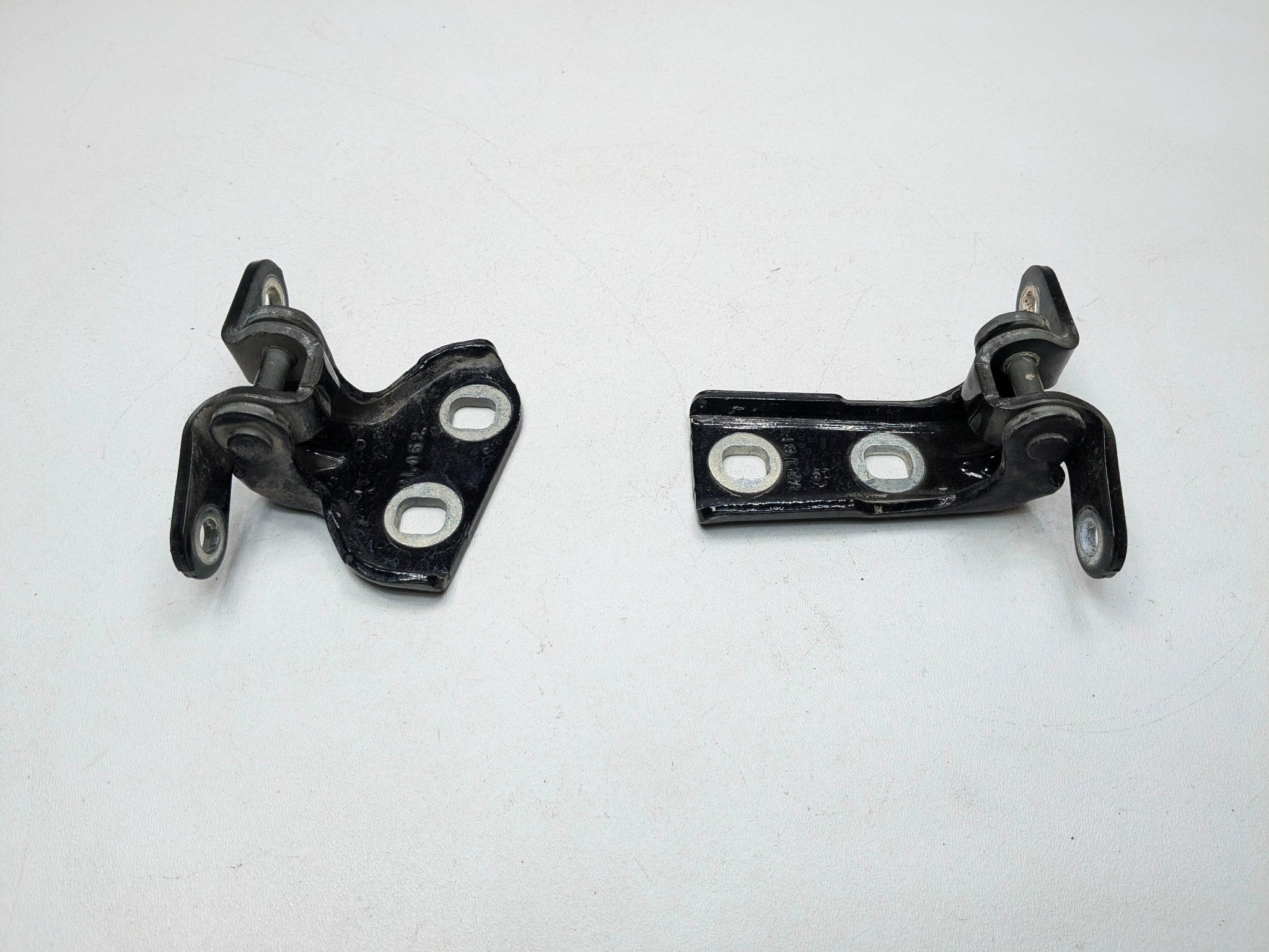 05 - 07 OEM CADILLAC CTS REAR LEFT DRIVER SIDE UPPER AND LOWER DOOR HINGE SET