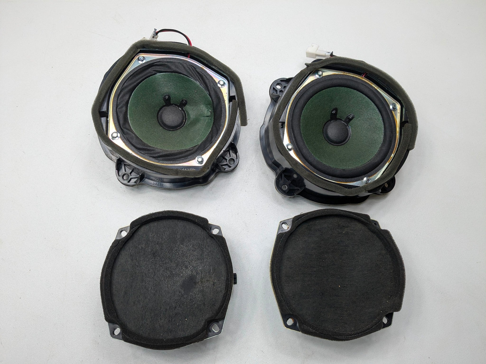 05 - 07 OEM CADILLAC CTS FRONT REAR LEFT AND RIGHT SIDE DOOR SPEAKER SET OF 4