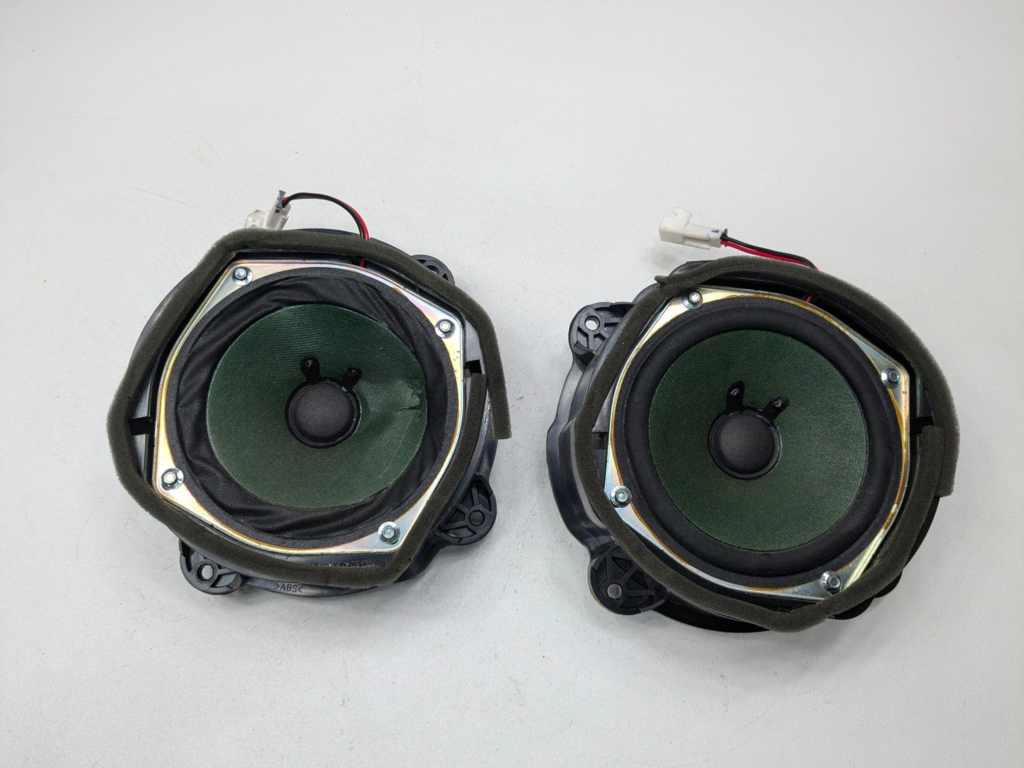 05 - 07 OEM CADILLAC CTS FRONT REAR LEFT AND RIGHT SIDE DOOR SPEAKER SET OF 4