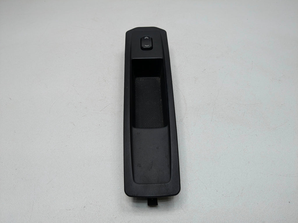 2005 - 2007 OEM CADILLAC CTS FRONT RIGHT SIDE INTERIOR DOOR WINDOW SWITCH