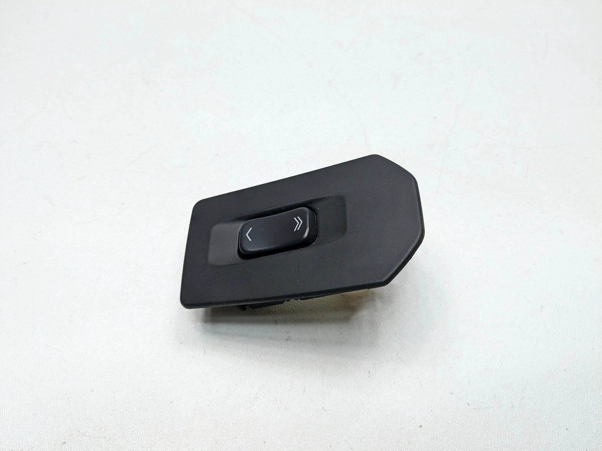 2005 - 2007 OEM CADILLAC CTS REAR RIGHT PASSENGER SIDE DOOR WINDOW SWITCH BLACK