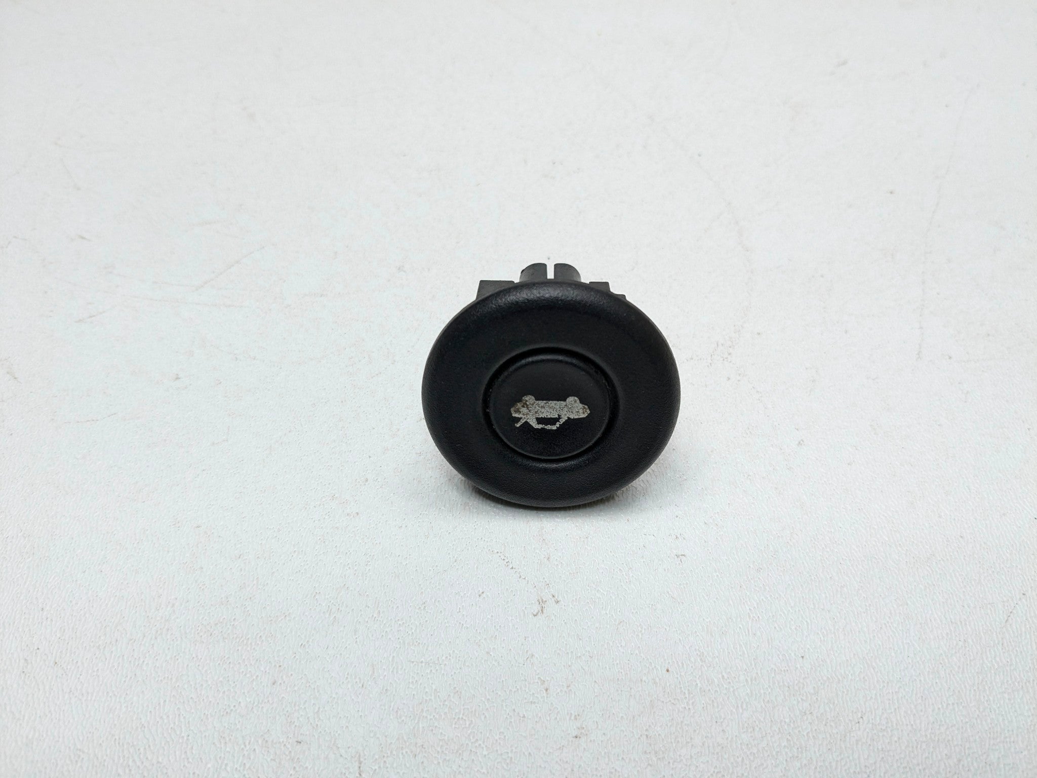 2005 - 2007 OEM CADILLAC CTS FRONT LEFT DRIVER SIDE TRUNK CONTROL SWITCH